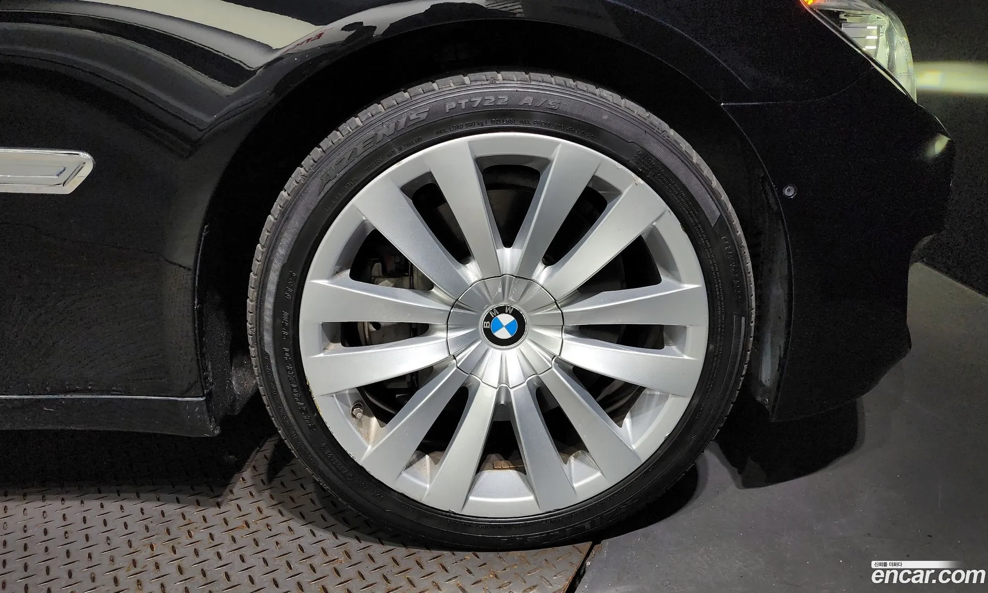 BMW 7 Series F01 750Li xDrive Individual - фотография 8309570