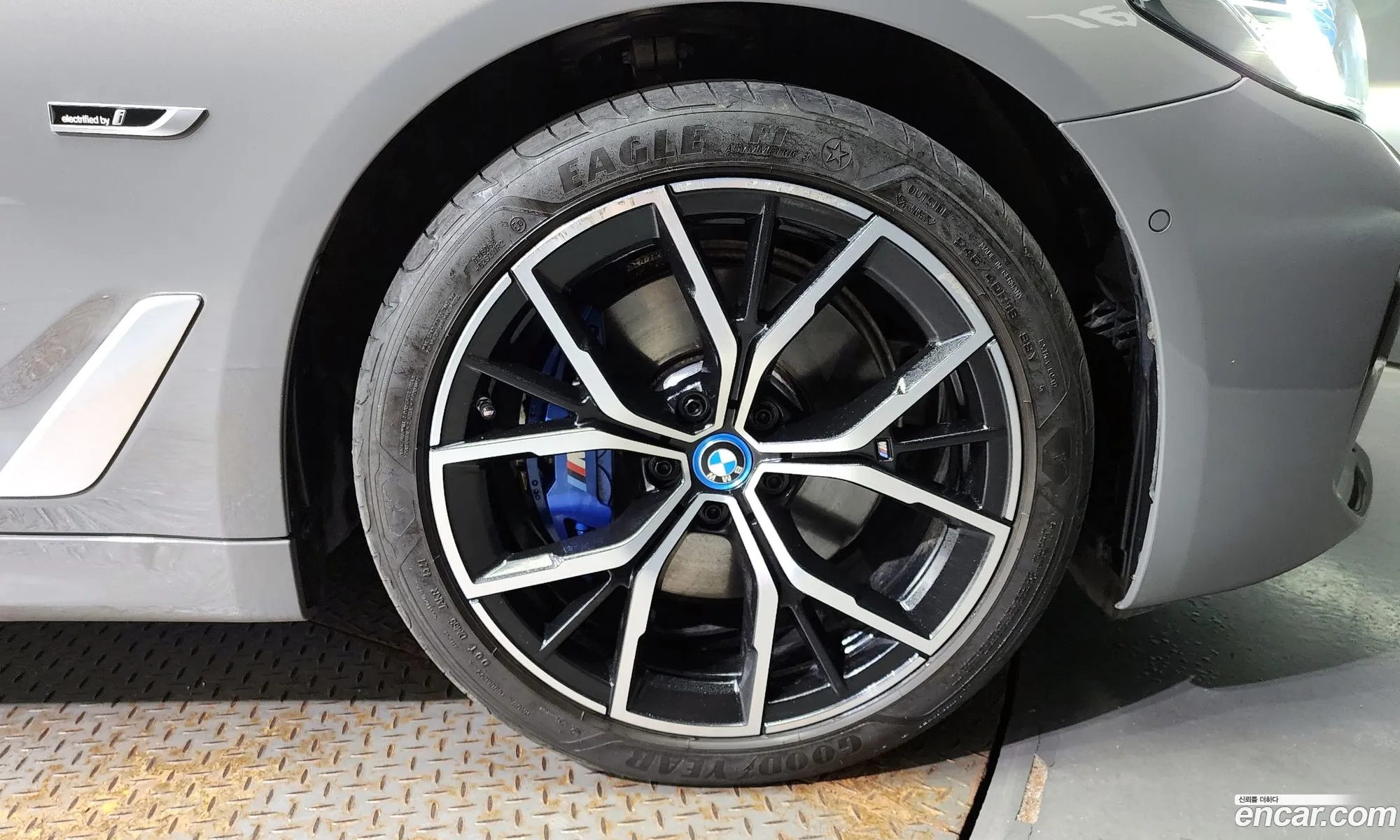 BMW 5 Series G30 530E M Sports - фотография 6520138
