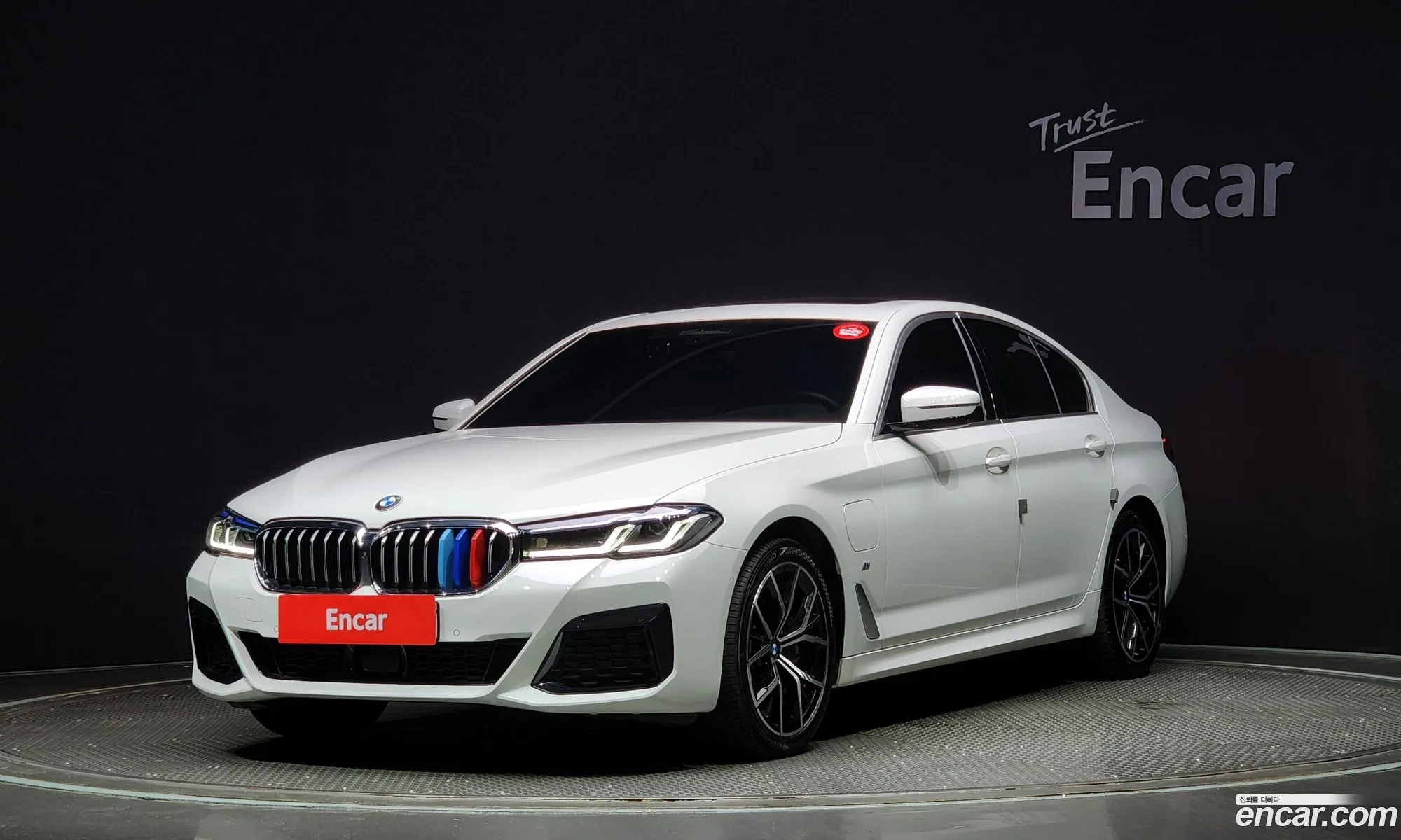 BMW 5 Series G30 530E M Sports - фотография 4824601