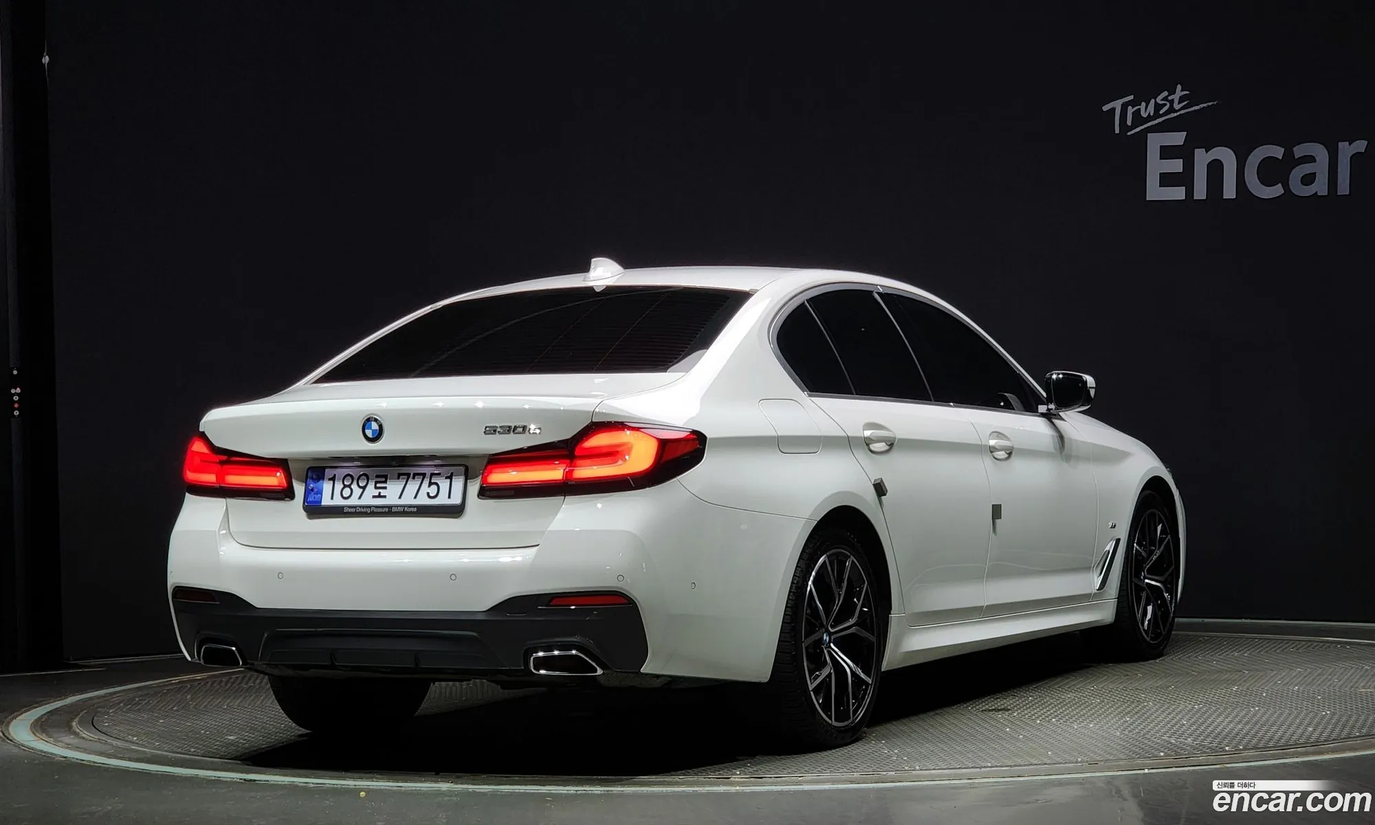 BMW 5 Series G30 530E M Sports - фотография 4824602