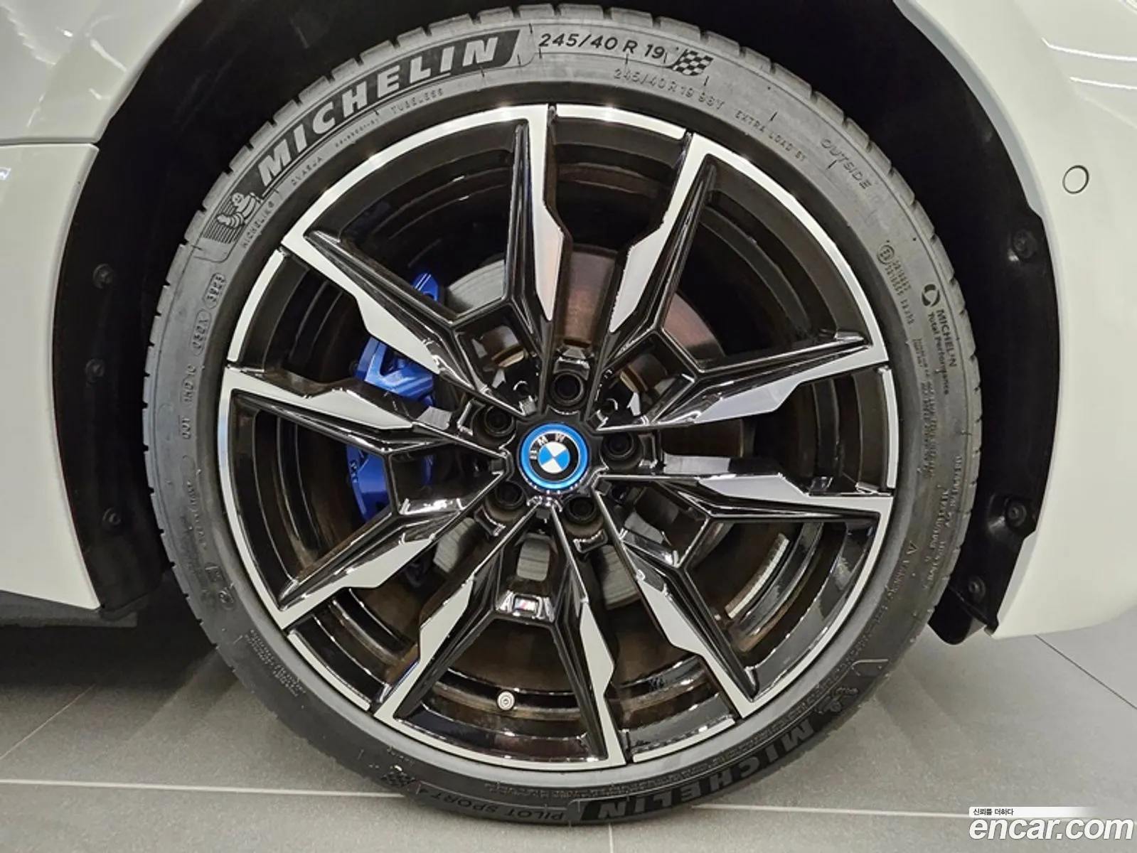 BMW I4 M50 - фотография 7016478