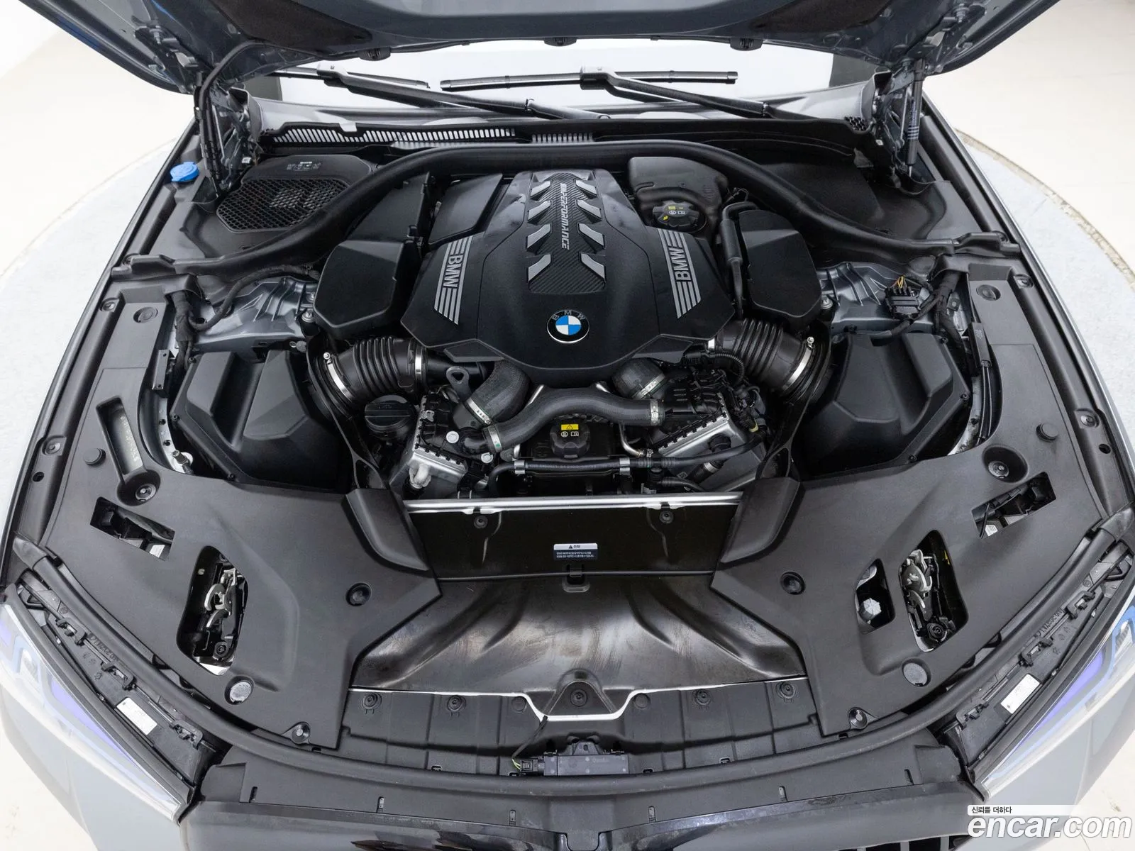 BMW 5 Series G30 M550I xDrive - фотография 7739208