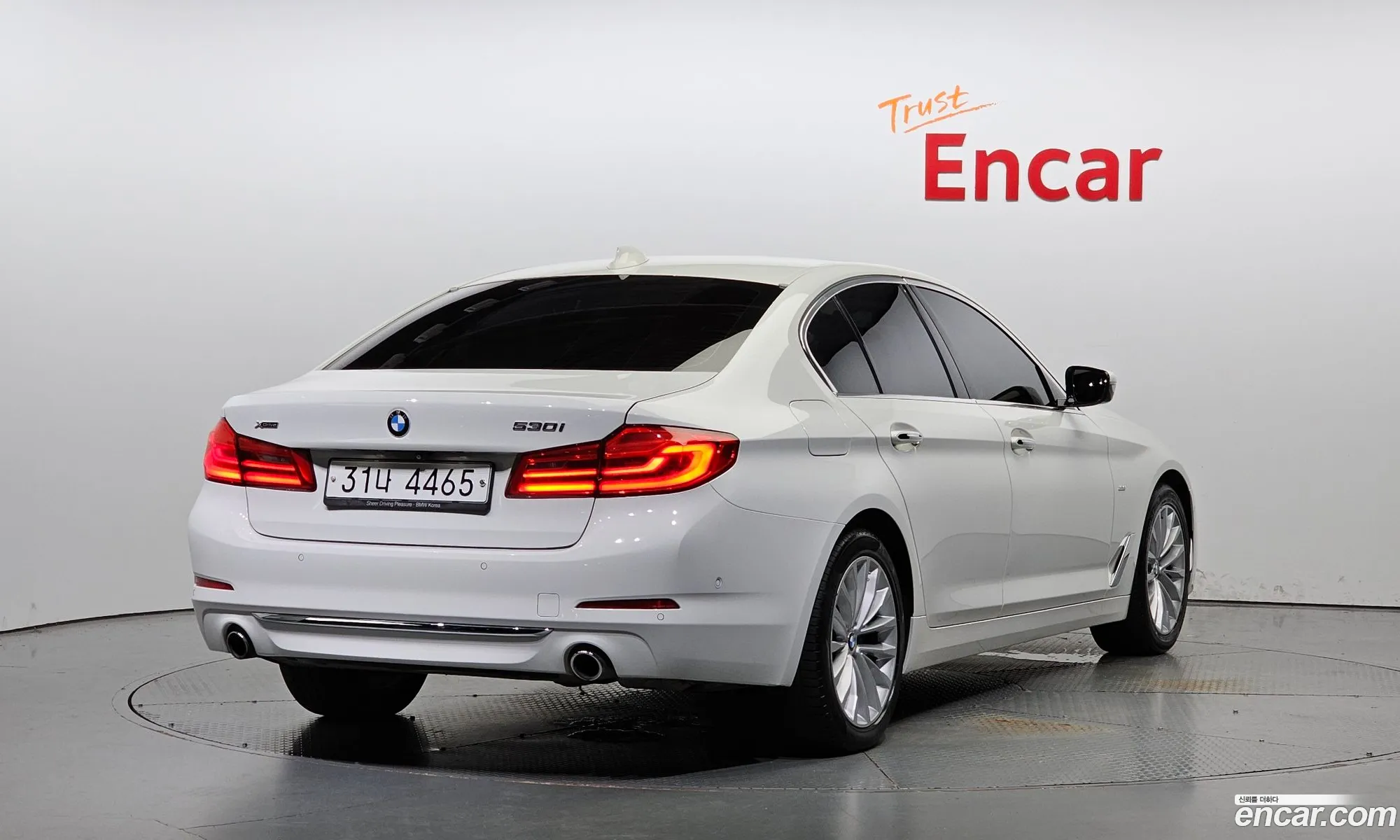 BMW 5 Series G30 530I xDrive Luxury Plus - фотография 7760420