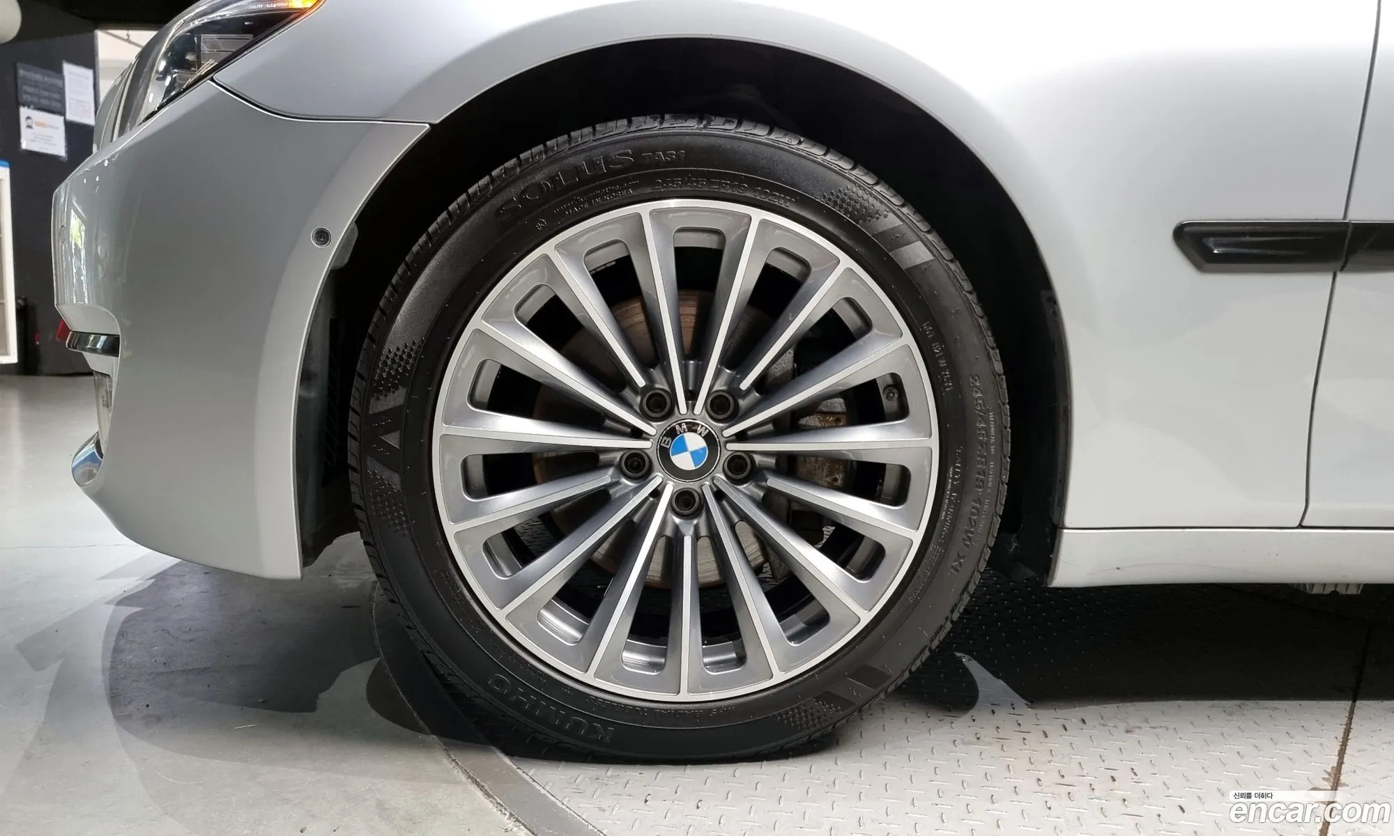 BMW 7 Series F01 740D xDrive Individual - фотография 5180393