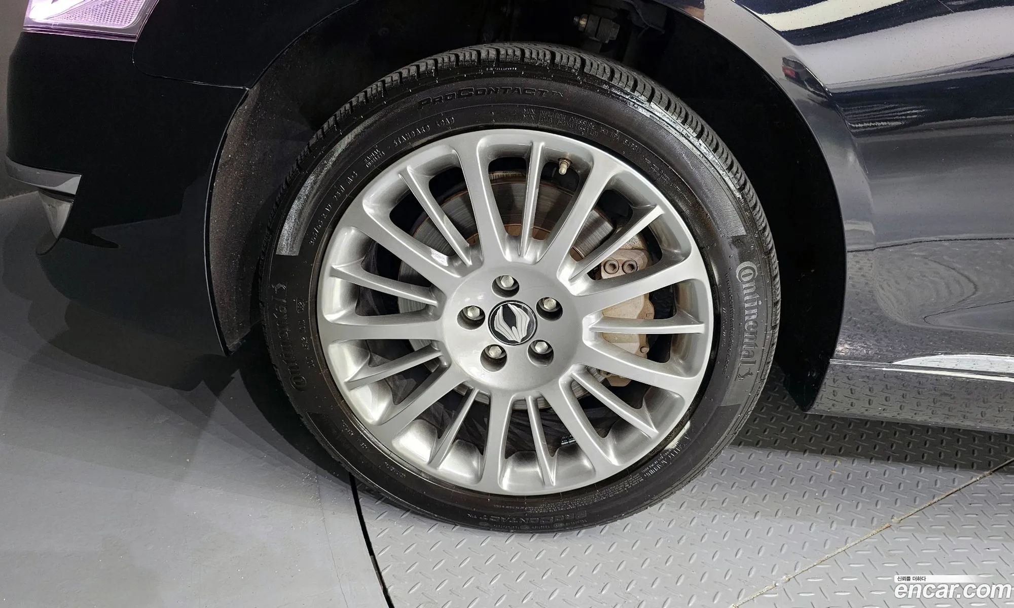 Kg Mobility Ssangyong New Chairman W V8 5000 Bow Edition - фотография 6878211