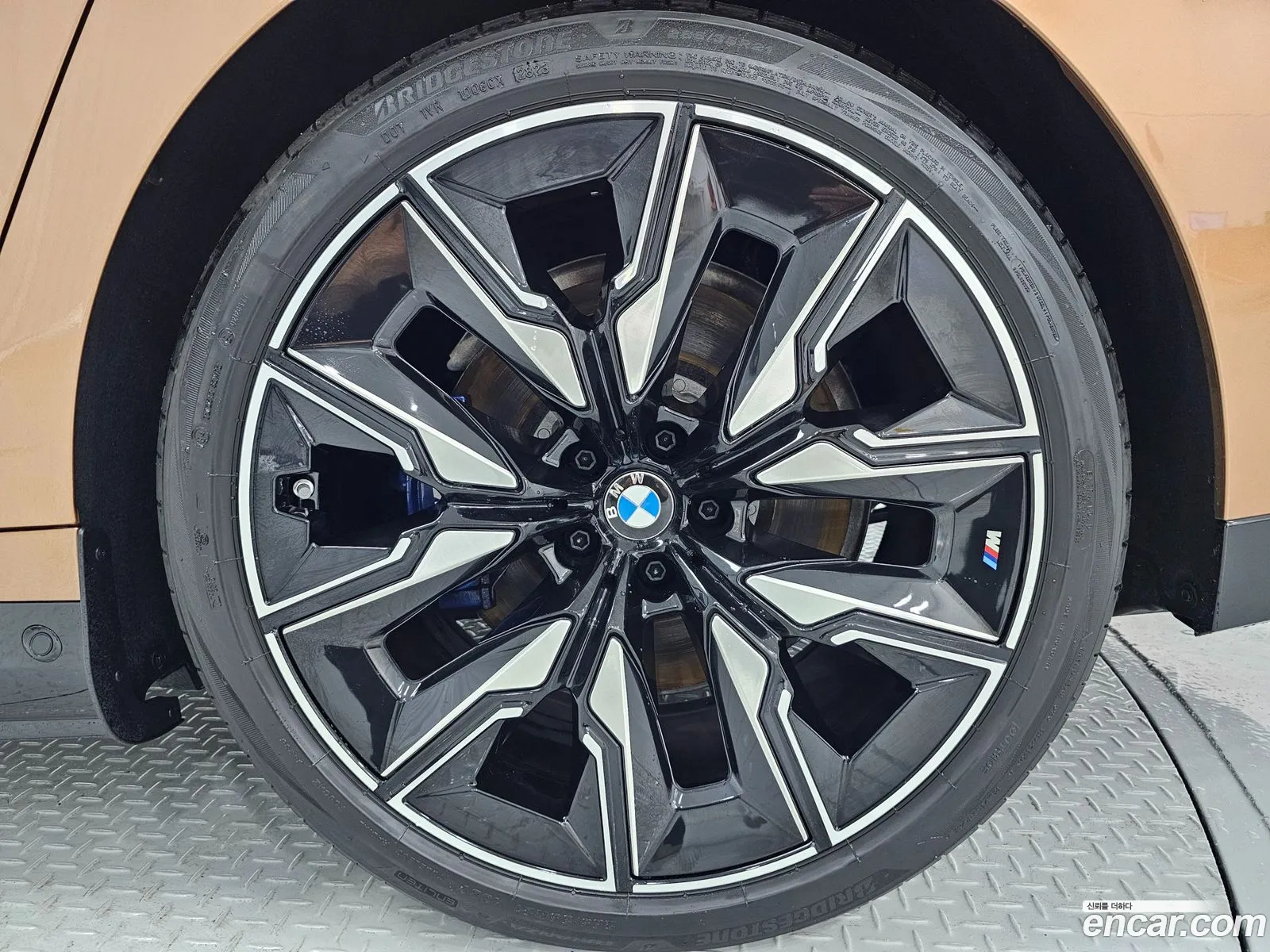 BMW I7 G70 M70 xDrive - фотография 8535807