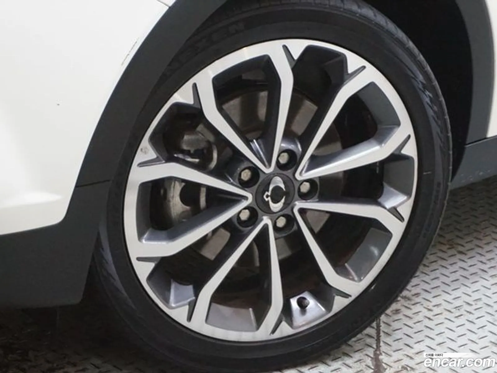 Kg Mobility Ssangyong Tivoli Armor Gear Edition 2Wd - фотография 7263840