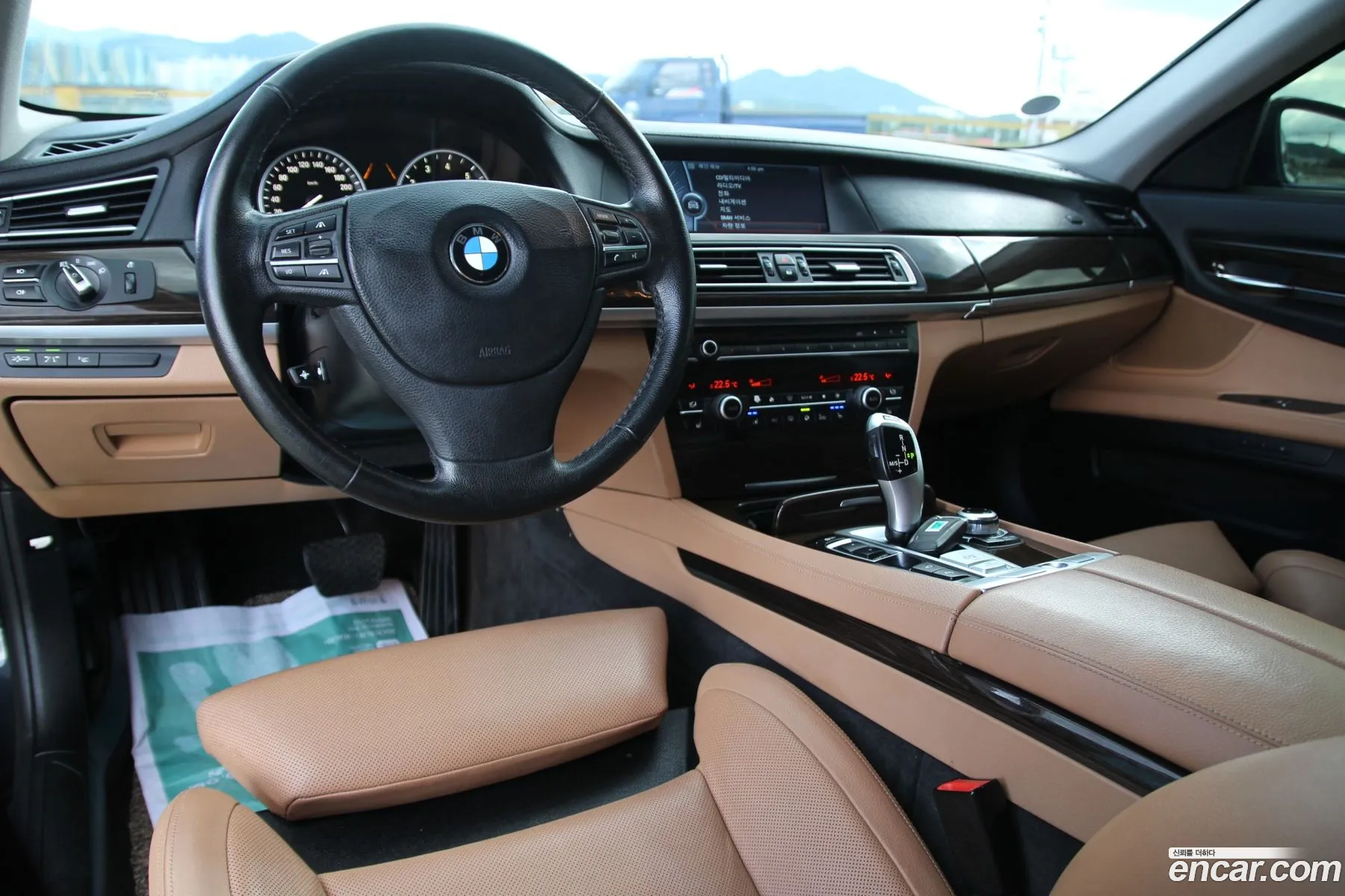 BMW 7 Series F01 740Li - фотография 8525094