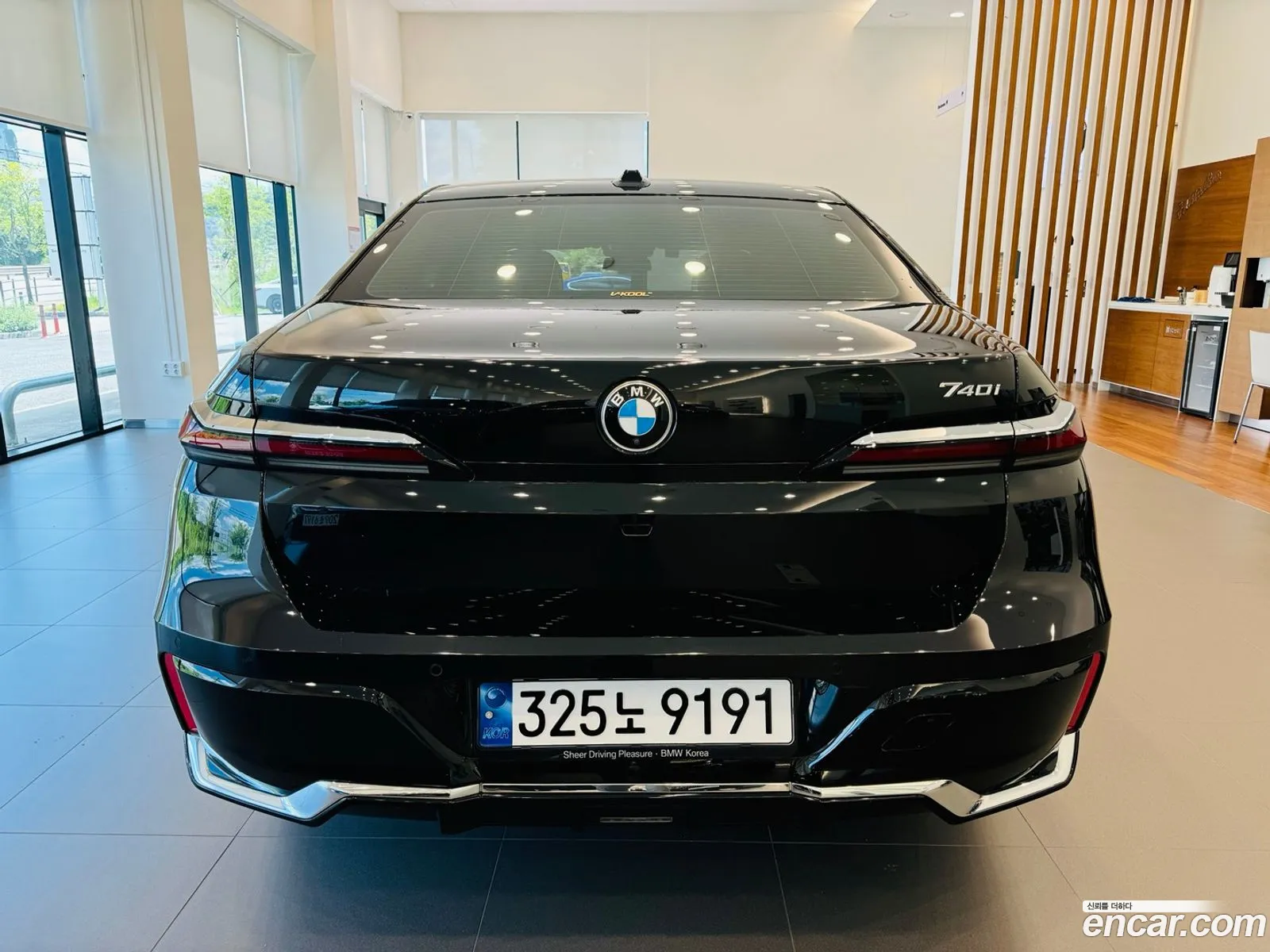 BMW 7 Series G70 740I Sdrive M Sports - фотография 12523900