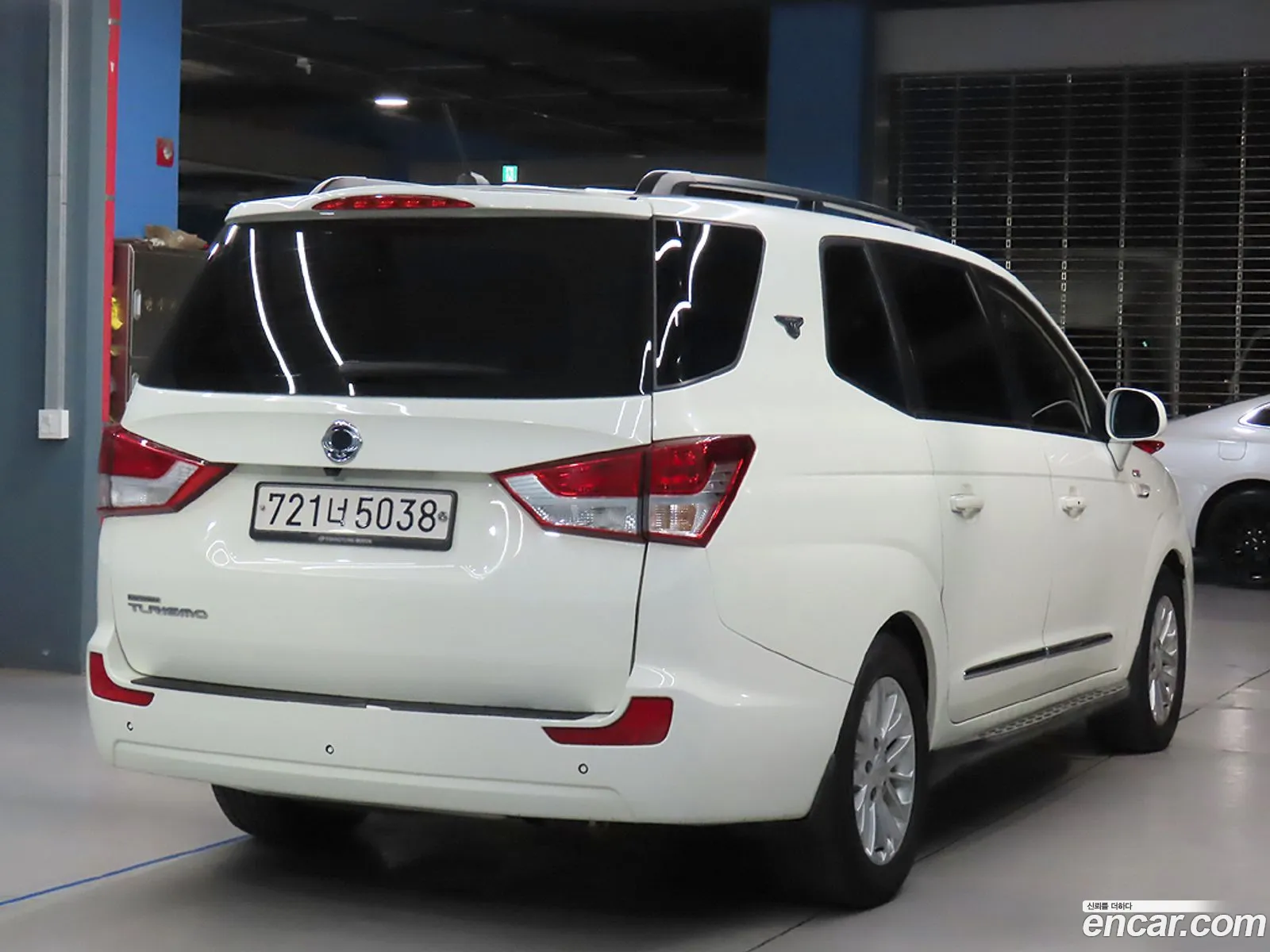 Kg Mobility Ssangyong Korando Turismo 4Wd Rt 11-Seater - фотография 7449456