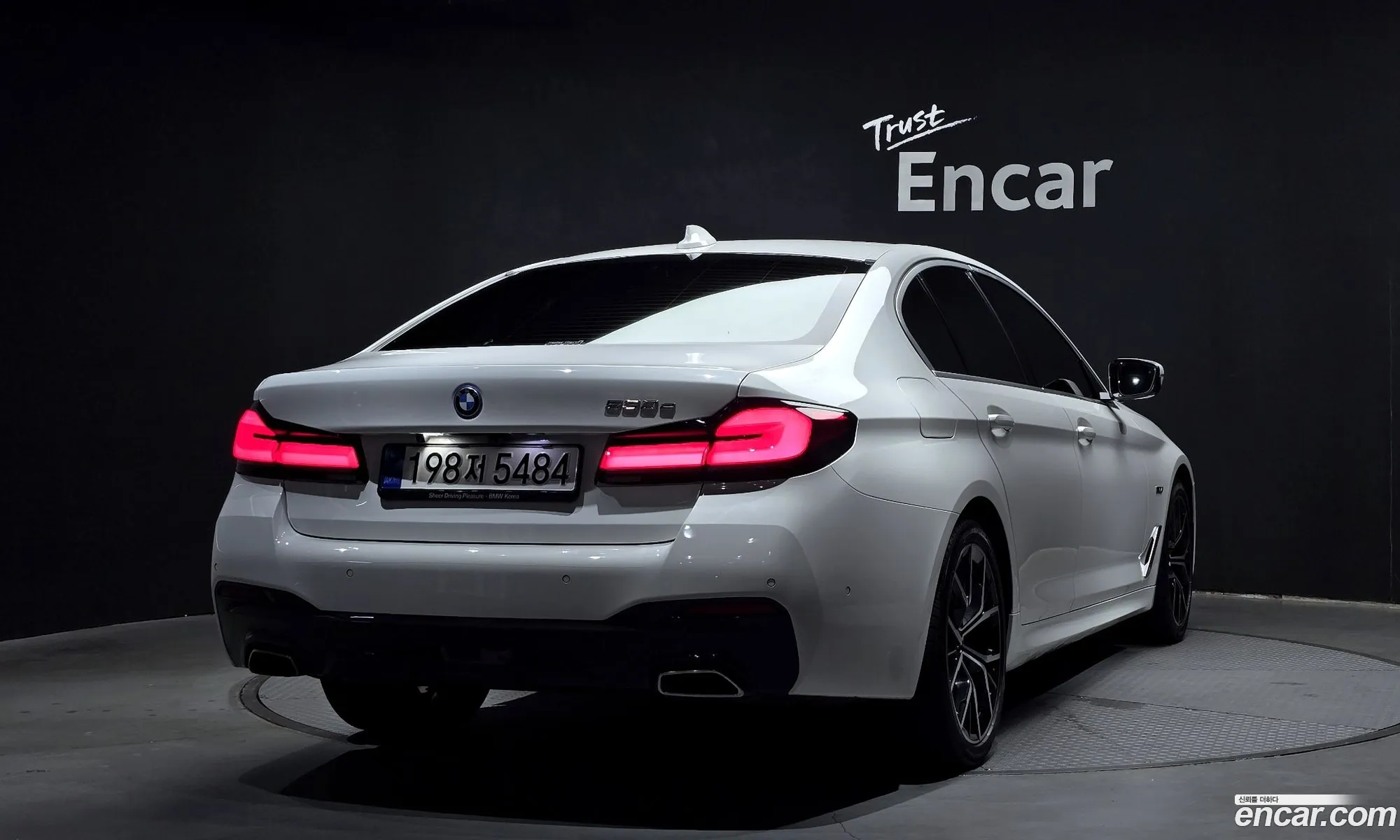 BMW 5 Series G30 530E M Sports - фотография 7993836