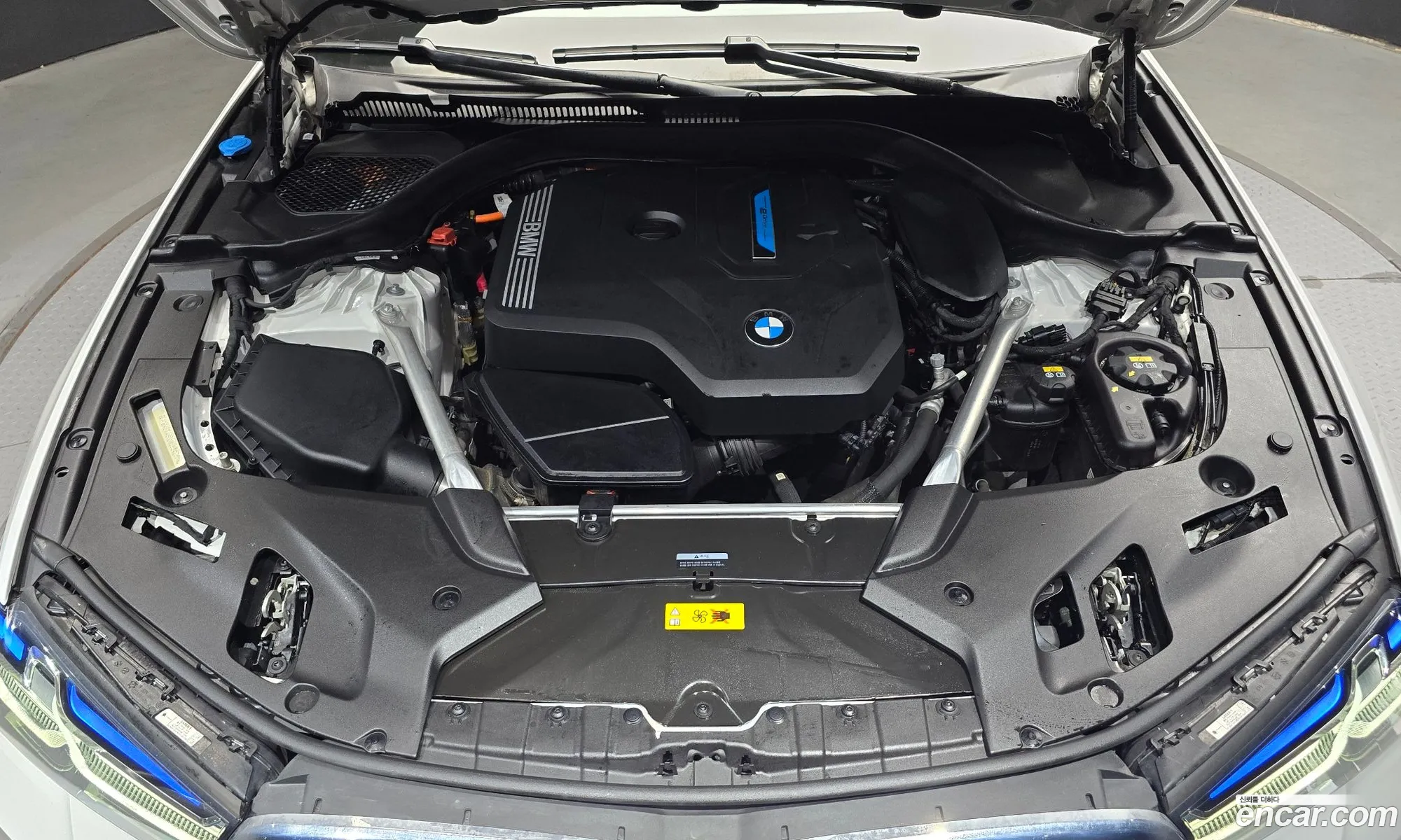BMW 5 Series G30 530E M Sports - фотография 7993840