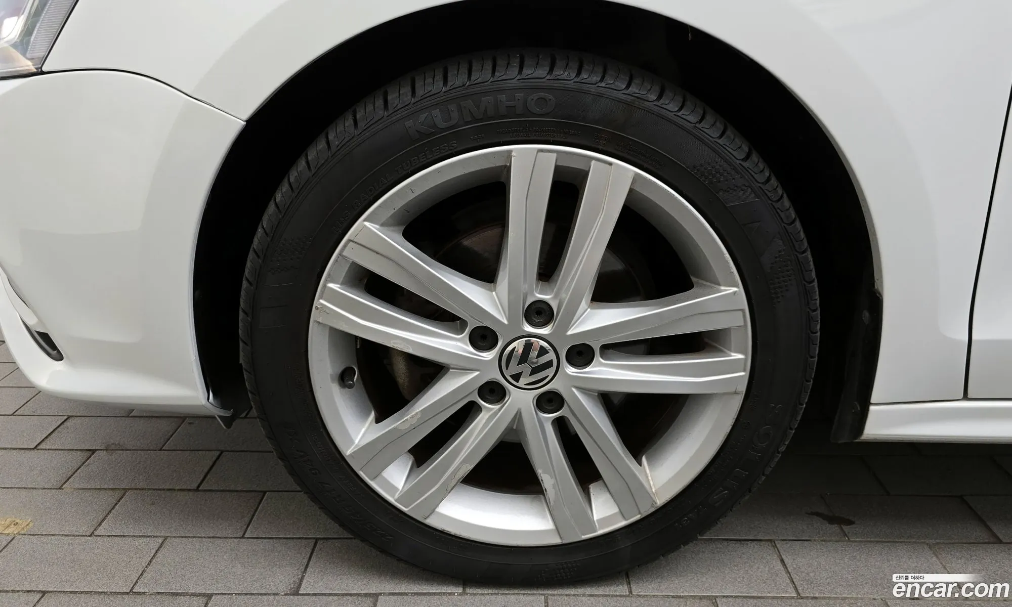 Volkswagen New Jetta 20 Tdi Bluemotion Premium 6Th Generation - фотография 8551301