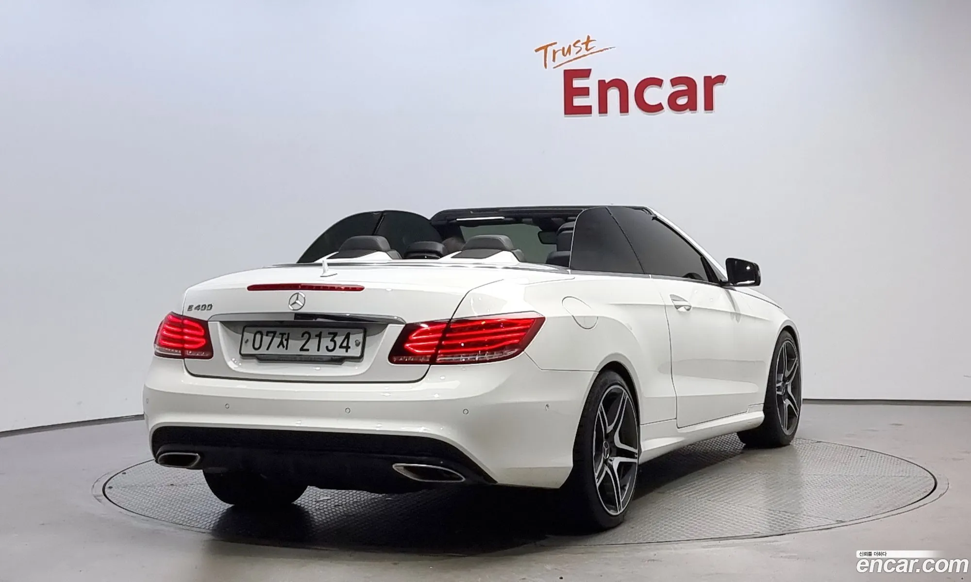 Mercedes E-Class W212 E200 Cabriolet - фотография 19816162