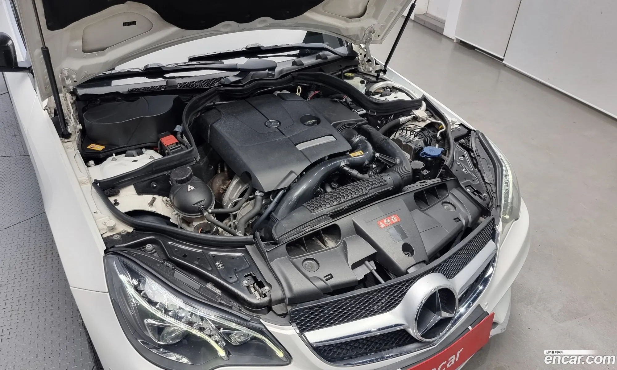 Mercedes E-Class W212 E200 Cabriolet - фотография 19816166