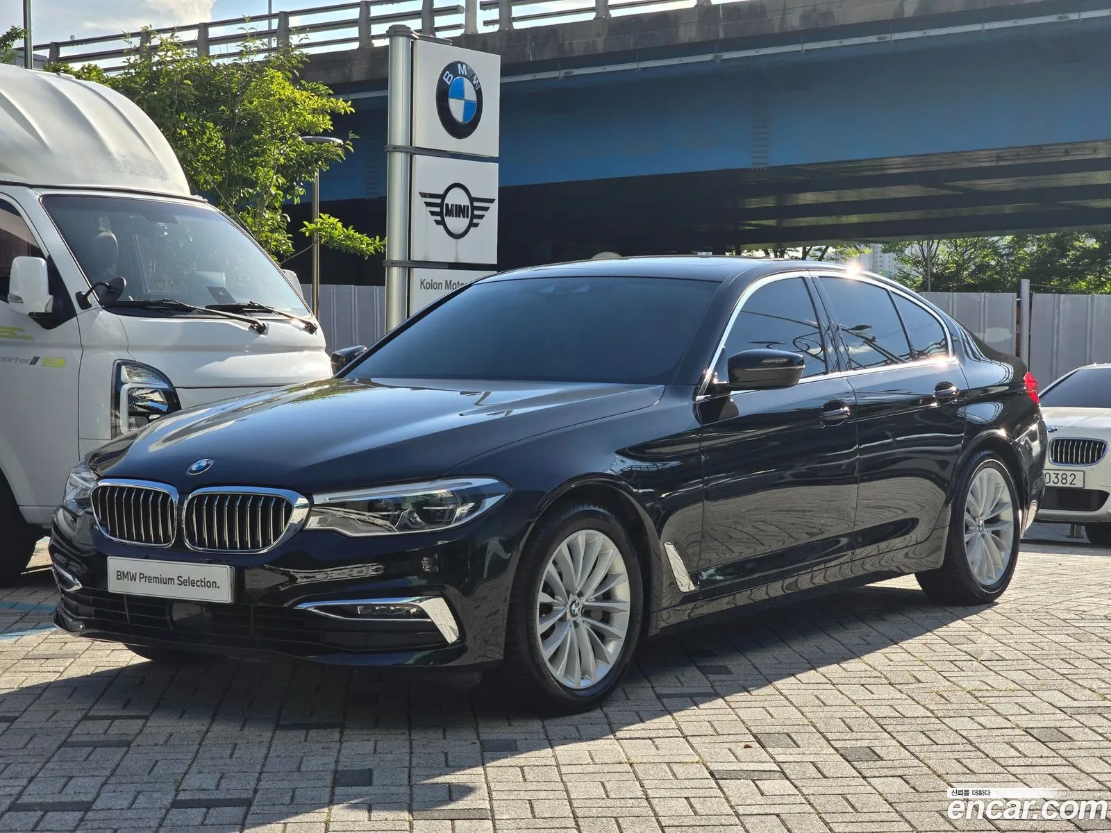 BMW 5 Series G30 530I xDrive Luxury Plus - фотография 12523887