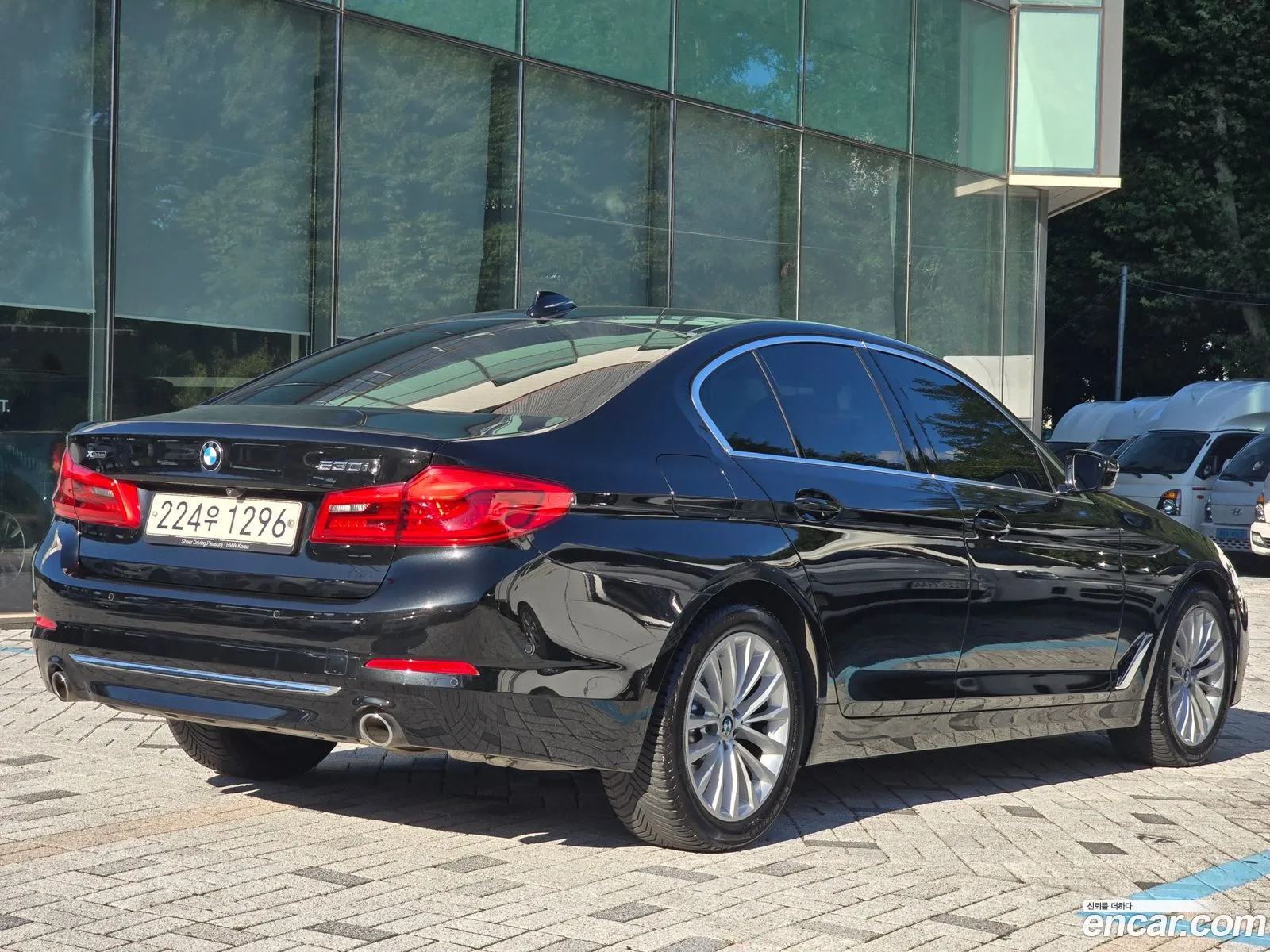 BMW 5 Series G30 530I xDrive Luxury Plus - фотография 12523888
