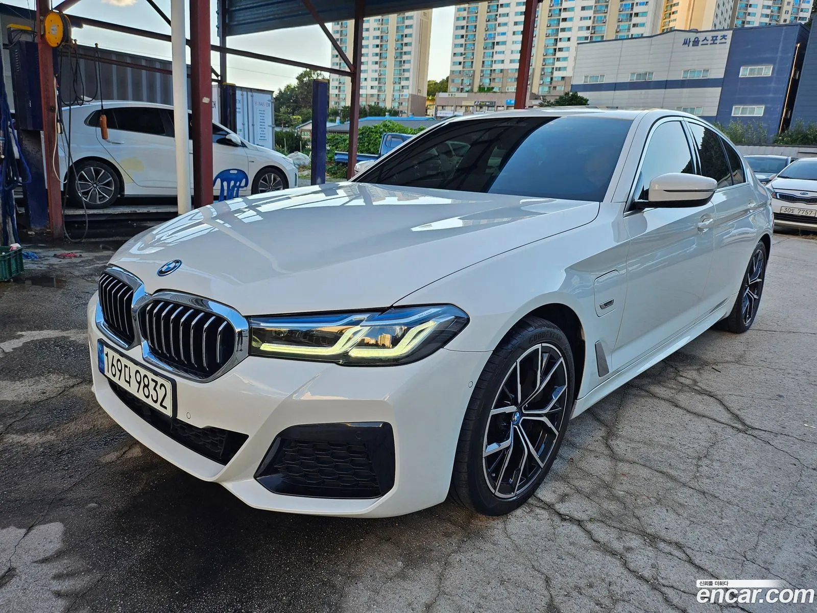 BMW 5 Series G30 530E M Sports - фотография 8222328
