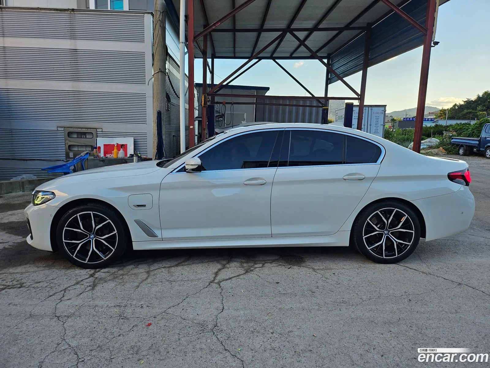 BMW 5 Series G30 530E M Sports - фотография 8222330