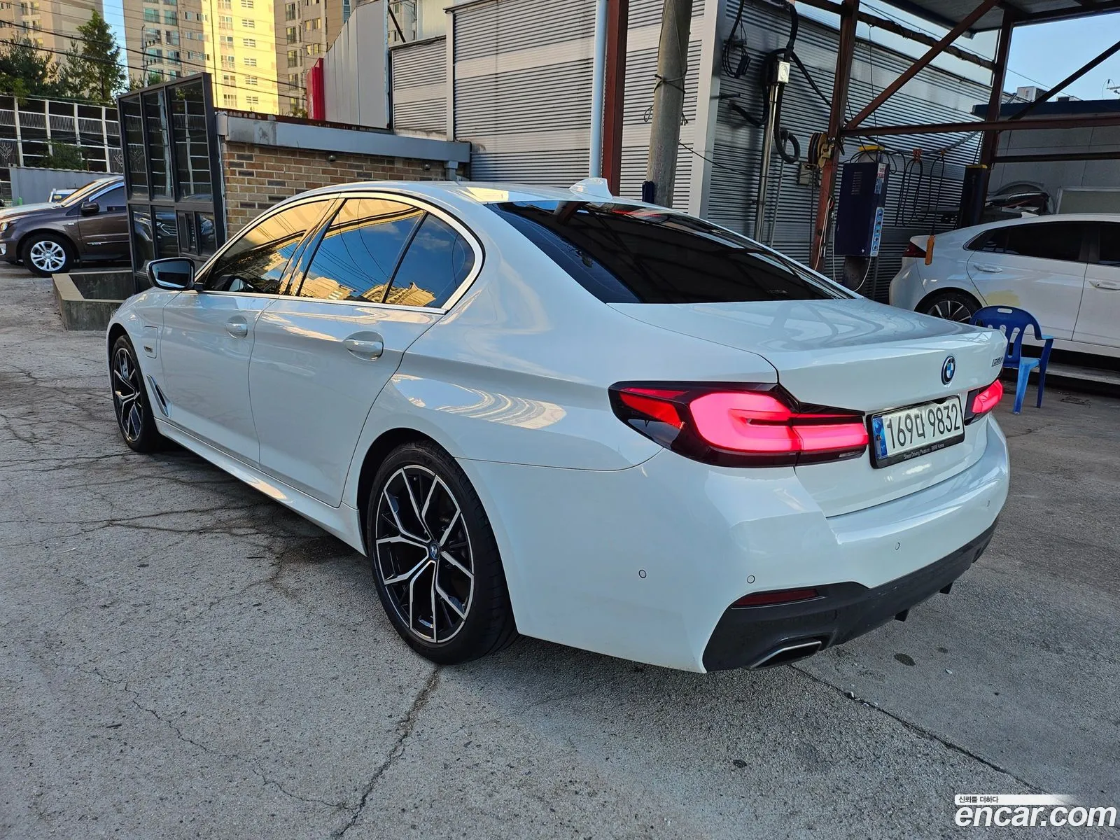 BMW 5 Series G30 530E M Sports - фотография 8222331