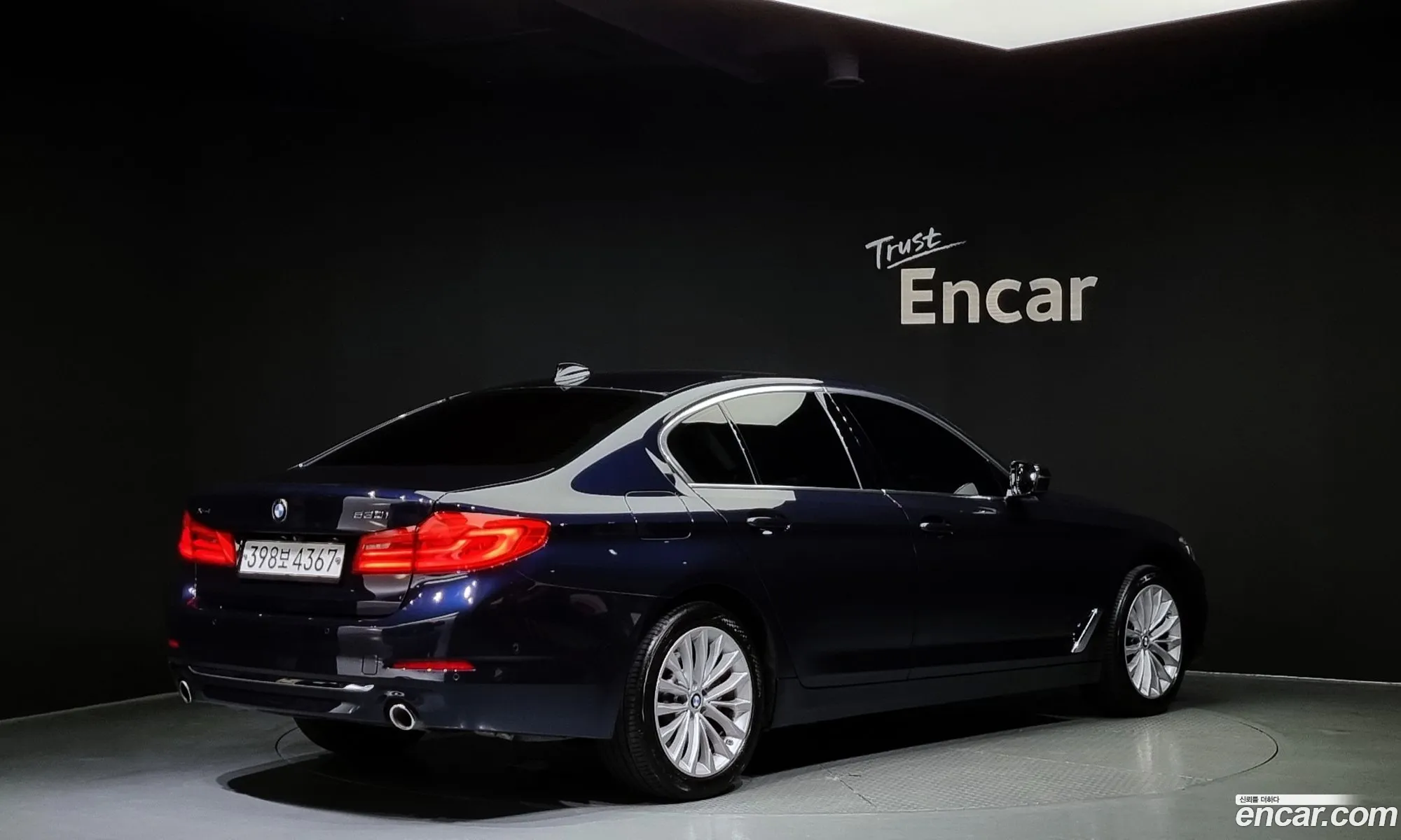 BMW 5 Series G30 530I xDrive Luxury Plus - фотография 8222305