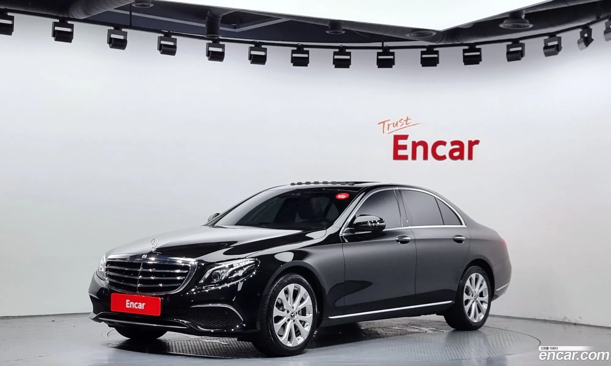 Benz E-Class W213 E220D Exclusive - фотография 19501109