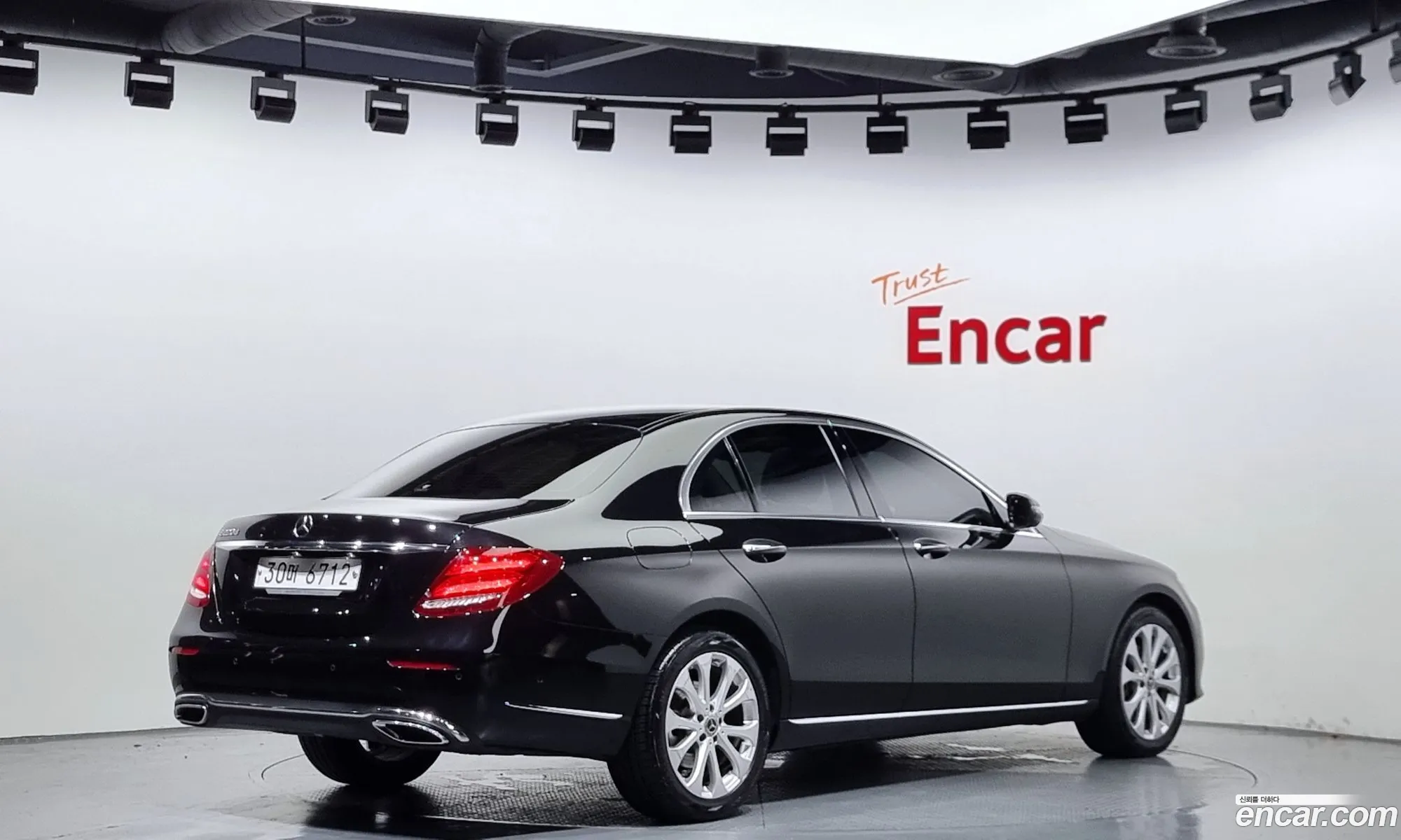 Benz E-Class W213 E220D Exclusive - фотография 19501110