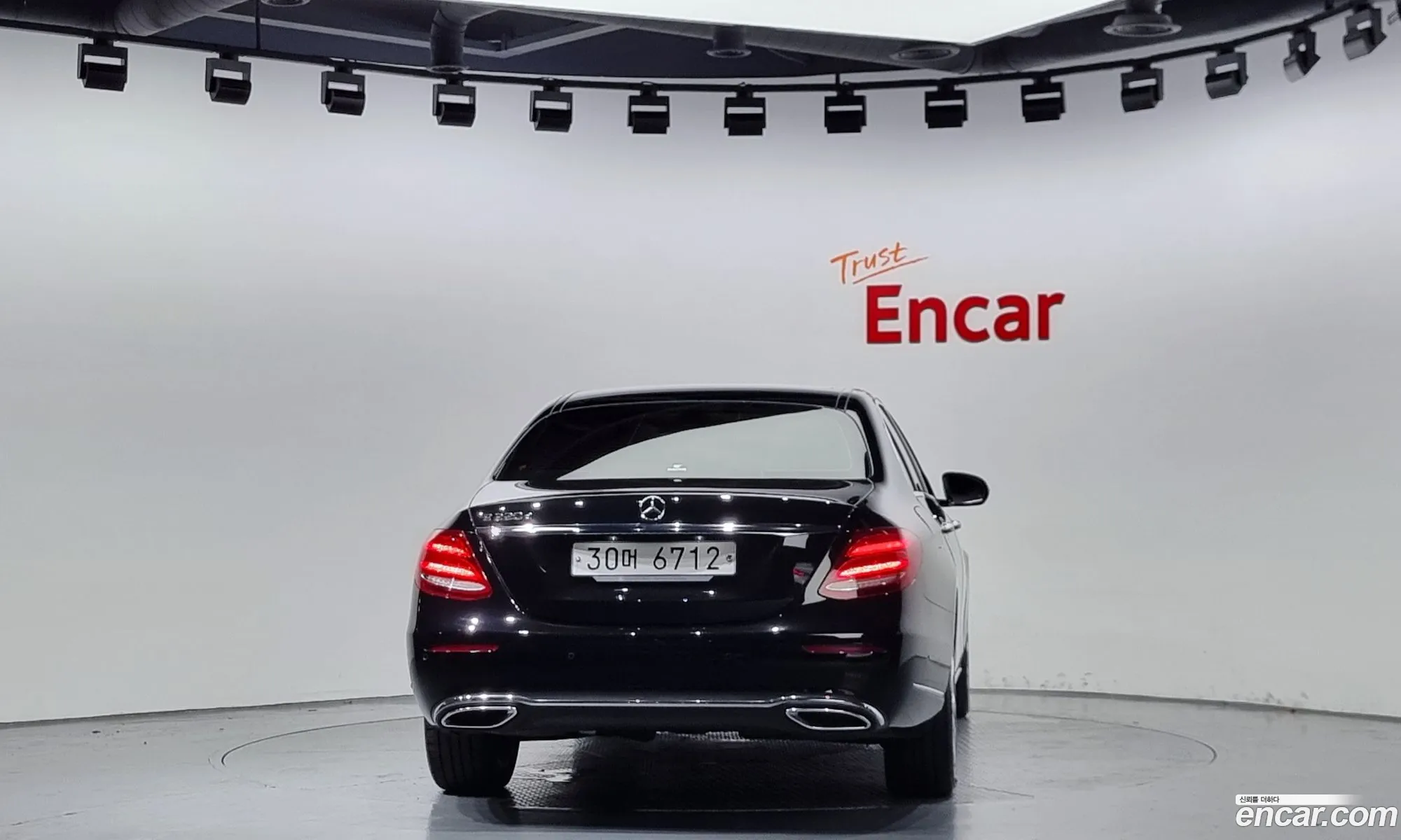 Benz E-Class W213 E220D Exclusive - фотография 19501112