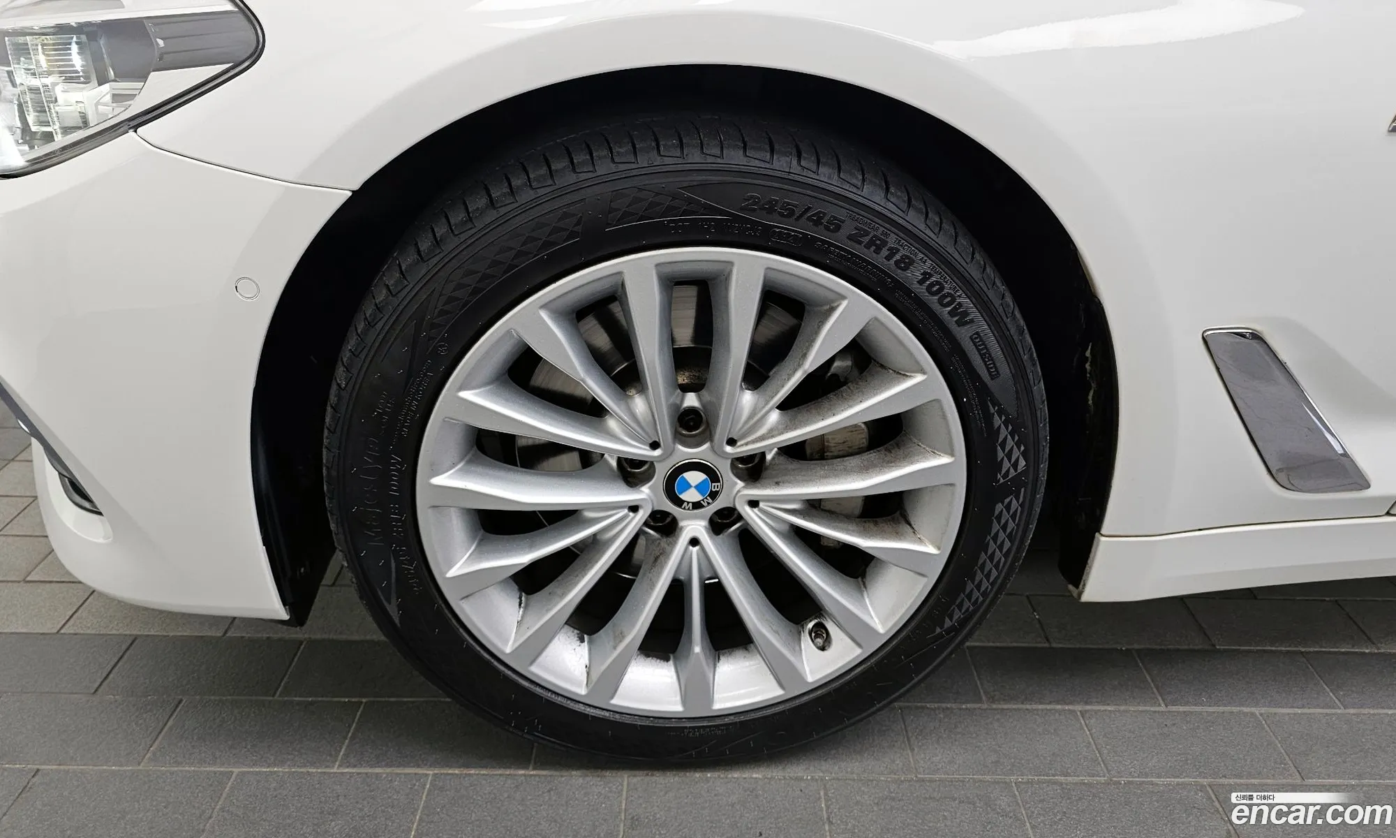 BMW 5 Series G30 530I xDrive Luxury Plus - фотография 12497133