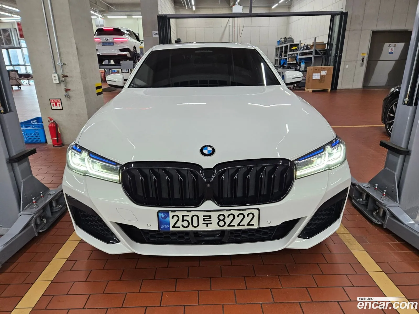 BMW 5 Series G30 530E M Sports - фотография 7212139