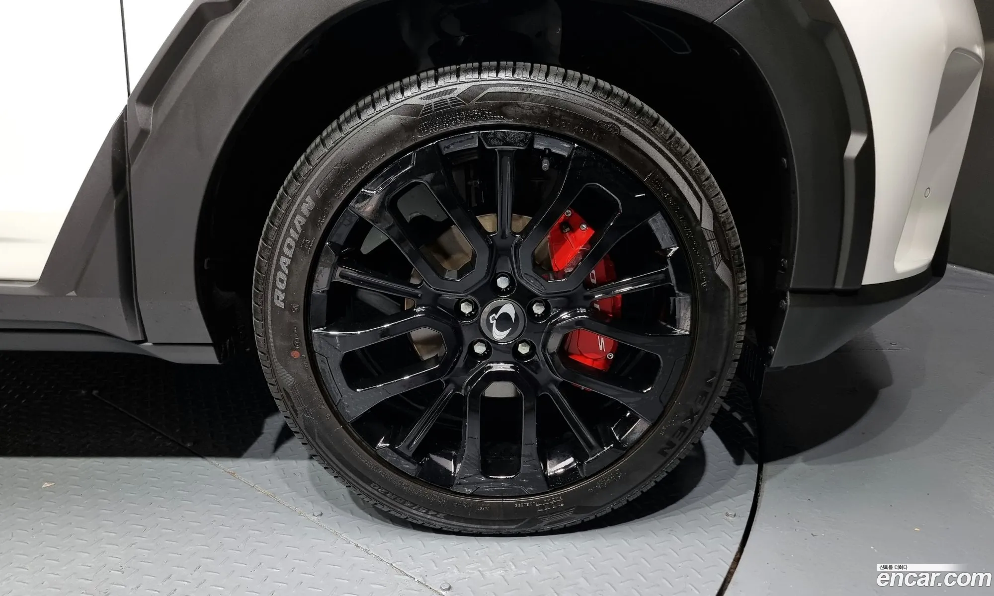 Kg Mobility Ssangyong Torres Gasoline 15 2Wd Black Edition - фотография 7078448