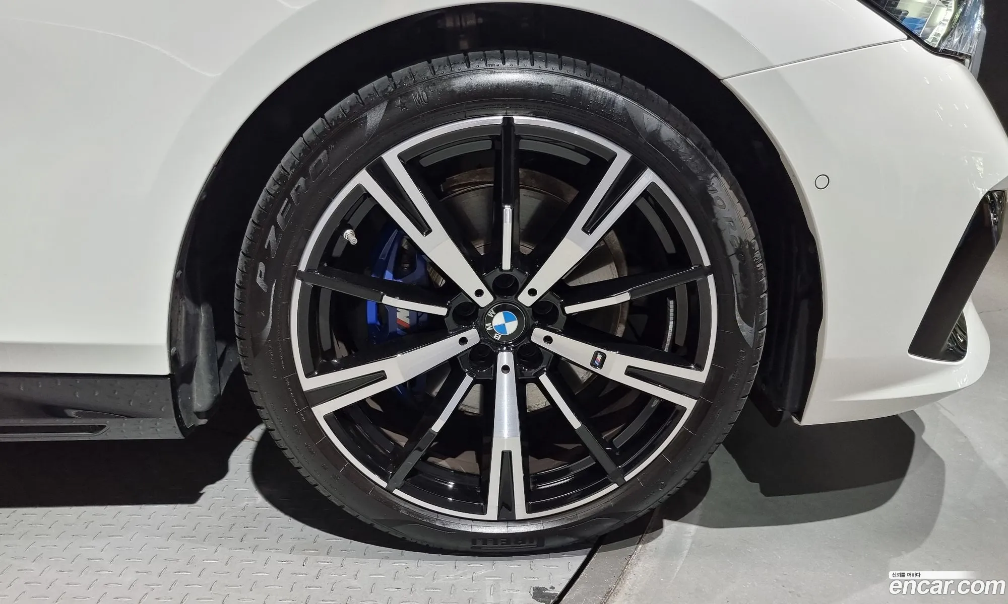 BMW 5 Series G60 530I xDrive M Sports - фотография 8213522