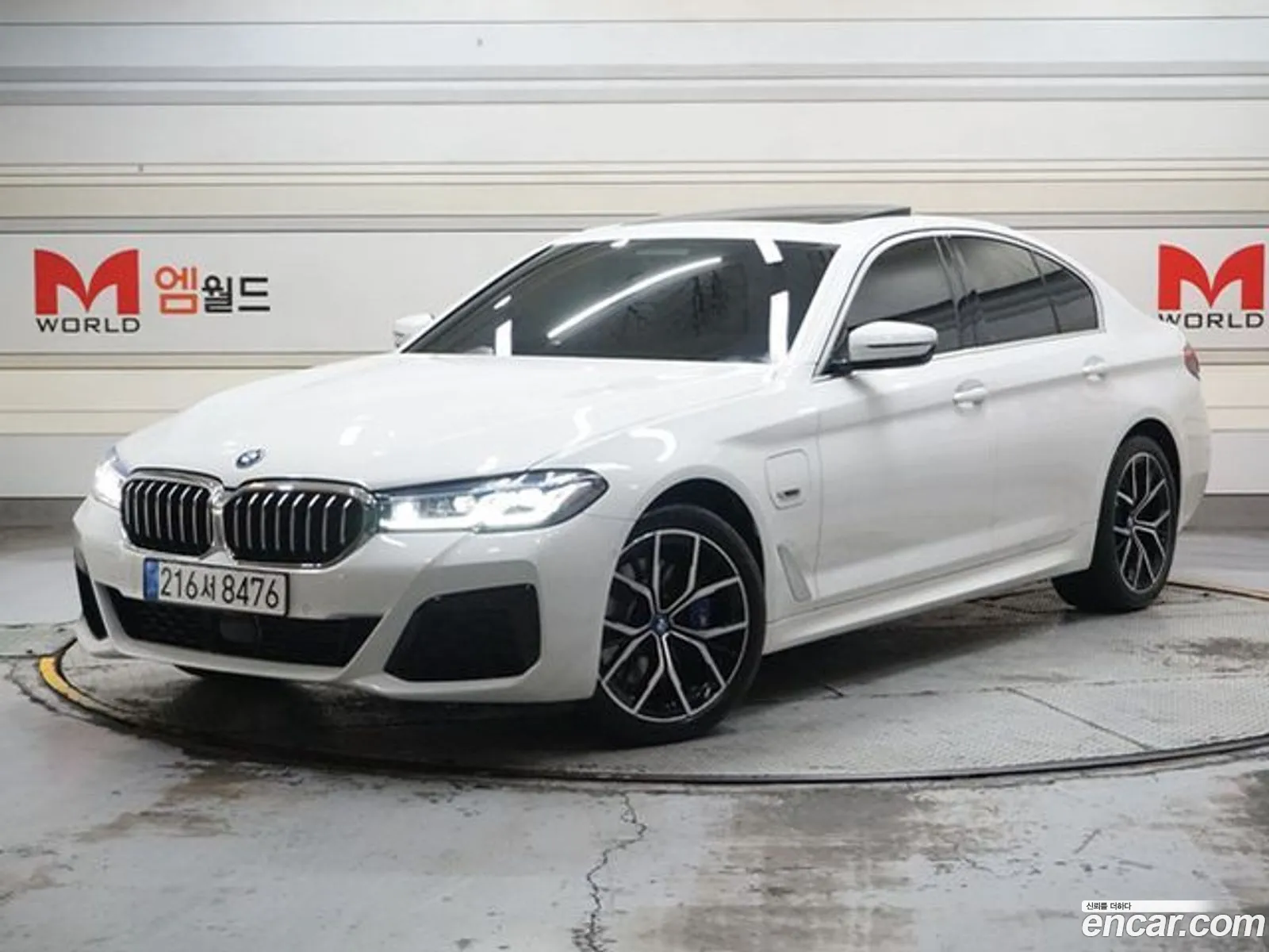 BMW 5 Series G30 530E M Sports - фотография 8213508
