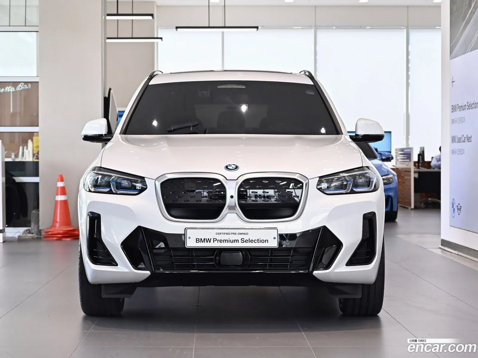 BMW Ix3 M Sport - фотография 8082319