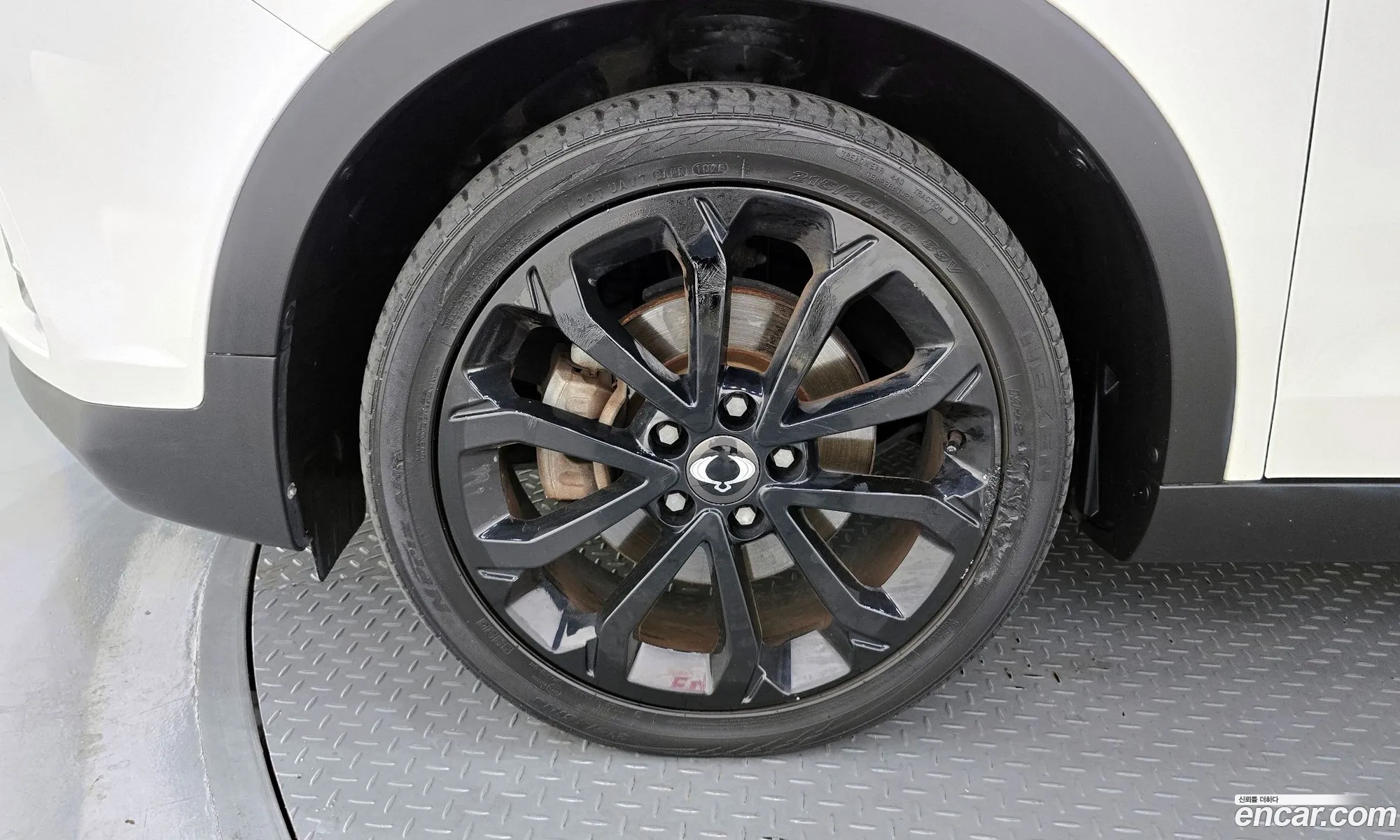 Kg Mobility Ssangyong Tivoli Armor Gear Edition 2Wd - фотография 6680291