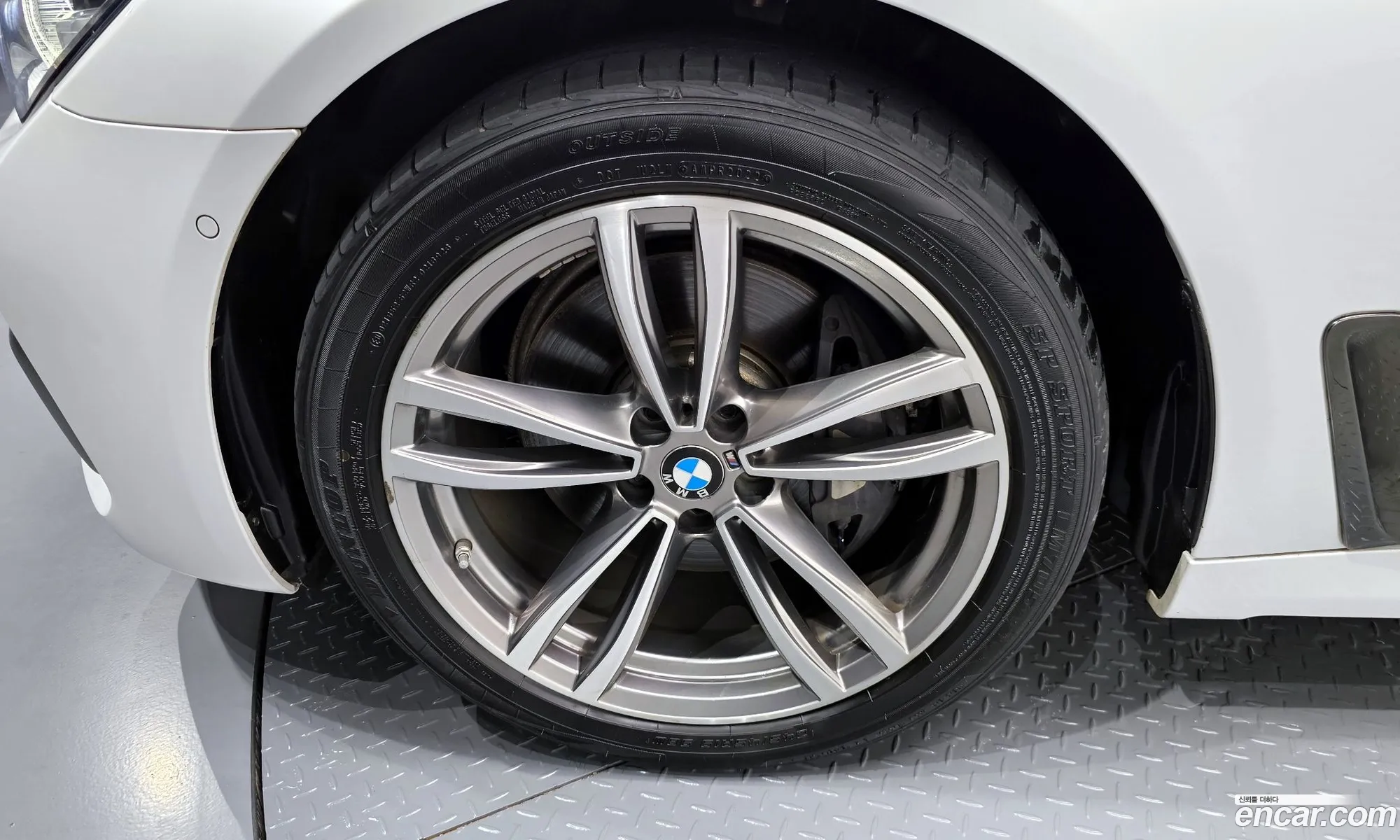 BMW 7 Series G11 740D xDrive M Sports - фотография 5943635
