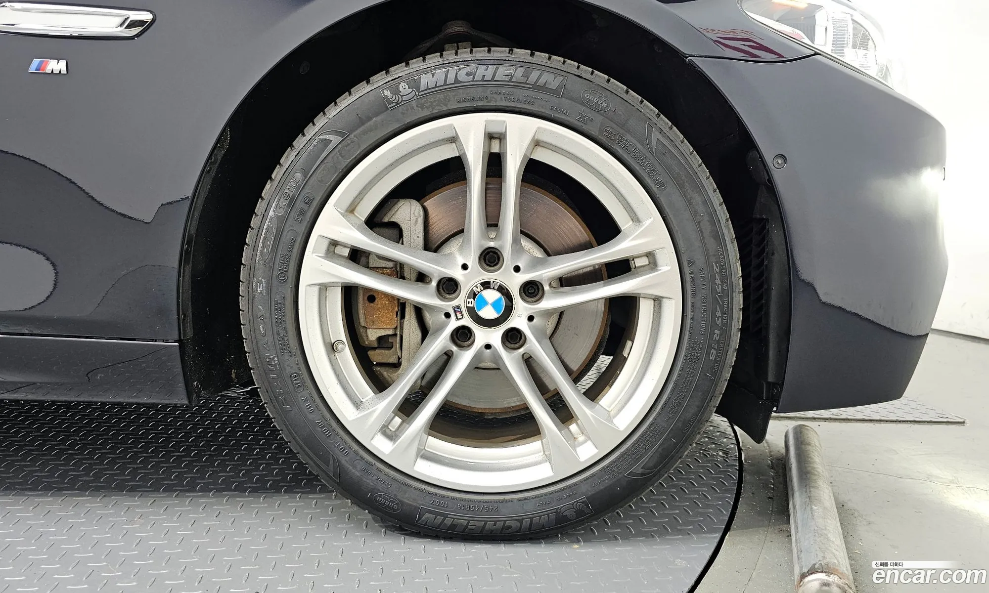 BMW 5 Series F10 530D xDrive M Aerodynamics - фотография 7265402