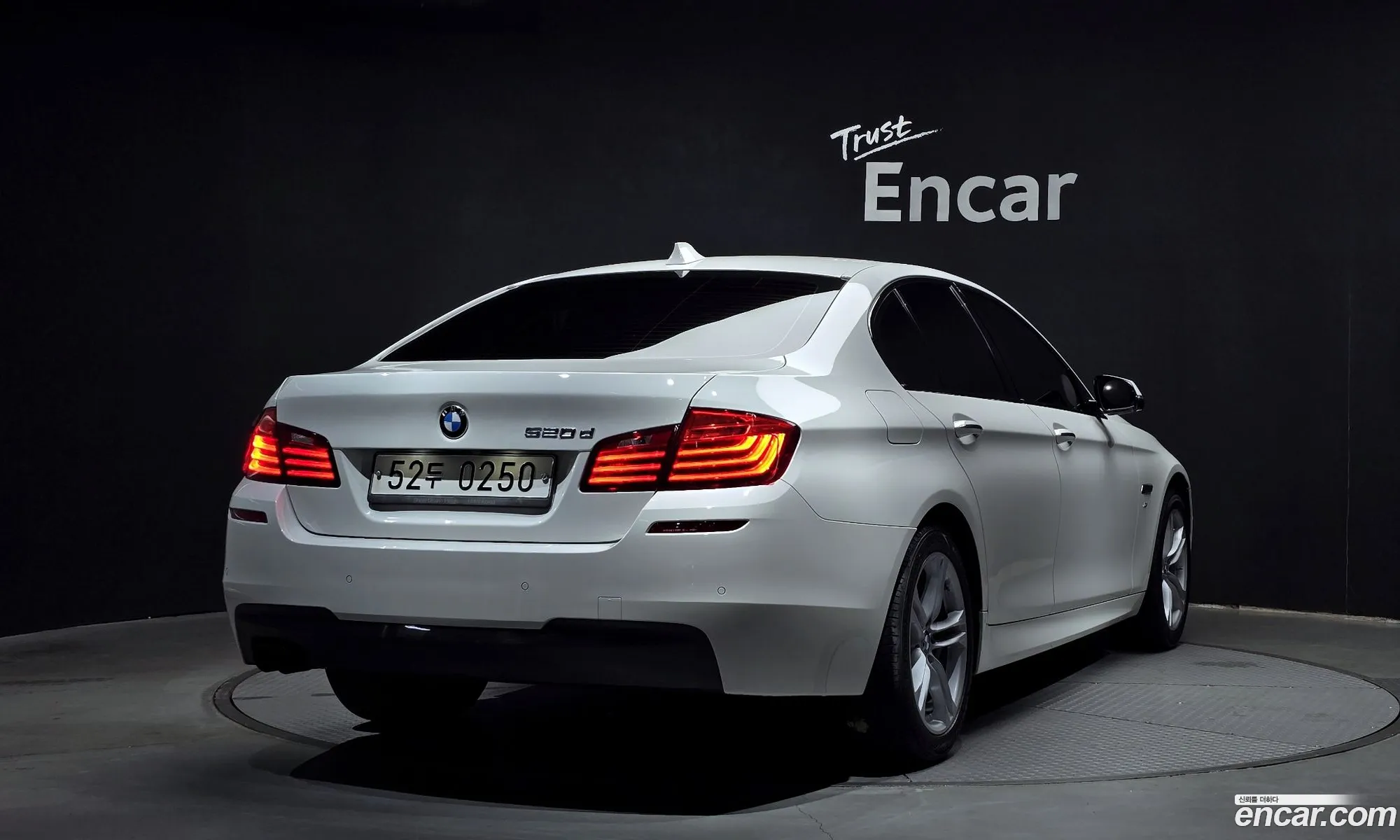 BMW 5 Series F10 520D M Aerodynamics - фотография 8146632