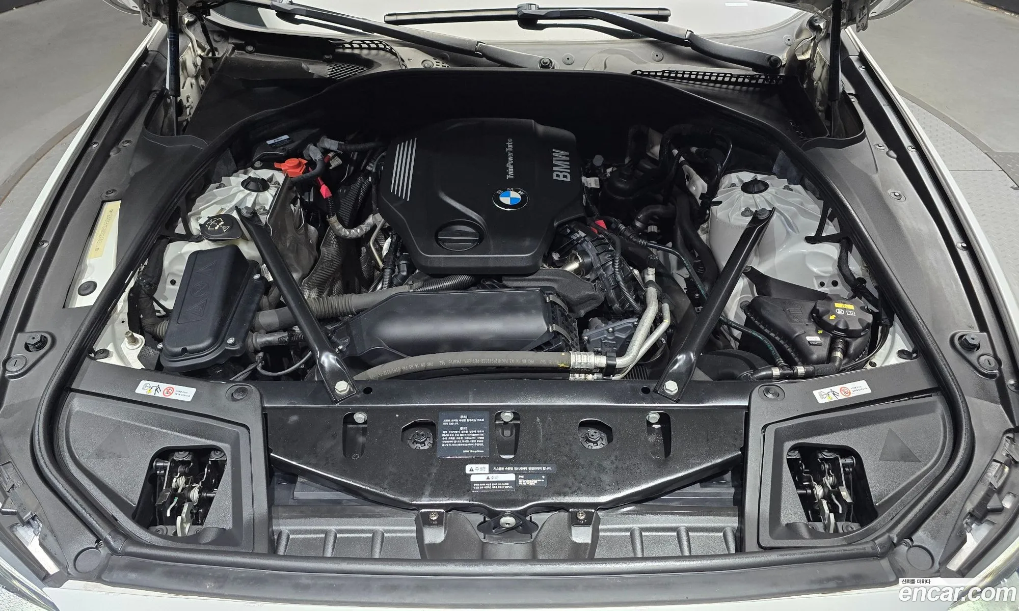 BMW 5 Series F10 520D M Aerodynamics - фотография 8146636