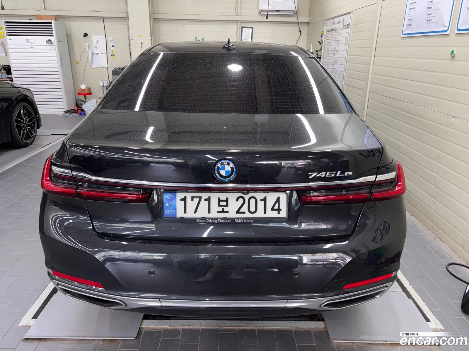 BMW 7 Series G11 745Le Iperformance Design Pure Excellence - фотография 8149410