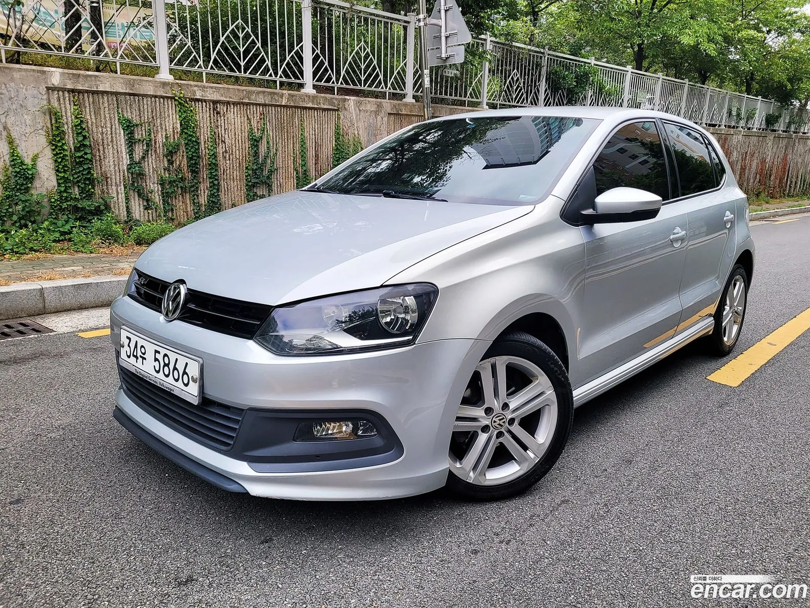 Volkswagen Polo 16 Tdi R-Line 5Th Generation - фотография 8482624