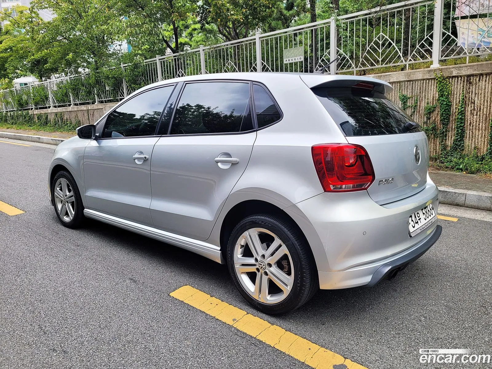 Volkswagen Polo 16 Tdi R-Line 5Th Generation - фотография 8482628
