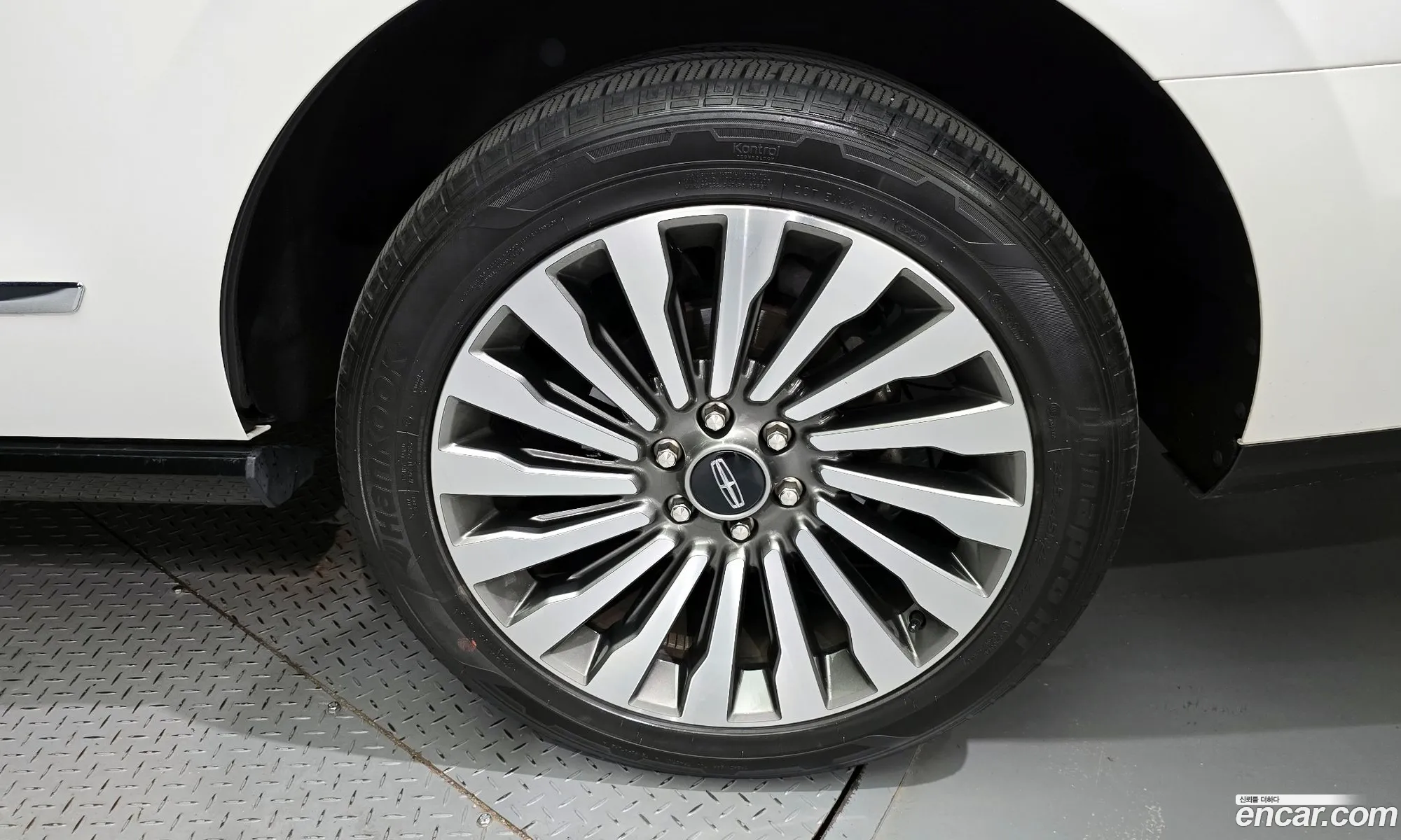 Lincoln Navigator 35L - фотография 4781538
