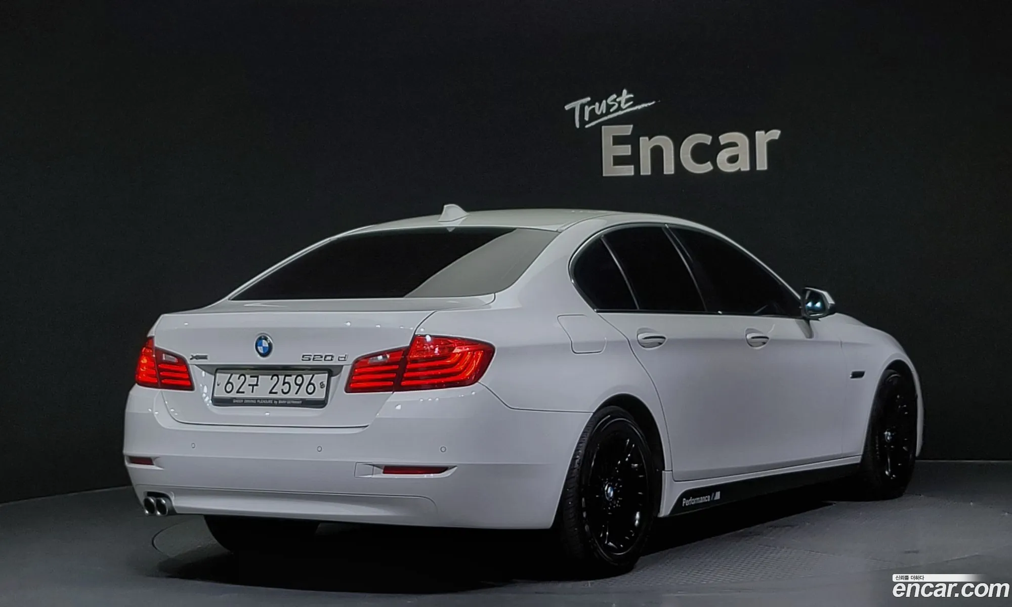 BMW 5 Series F10 520D - фотография 7974571