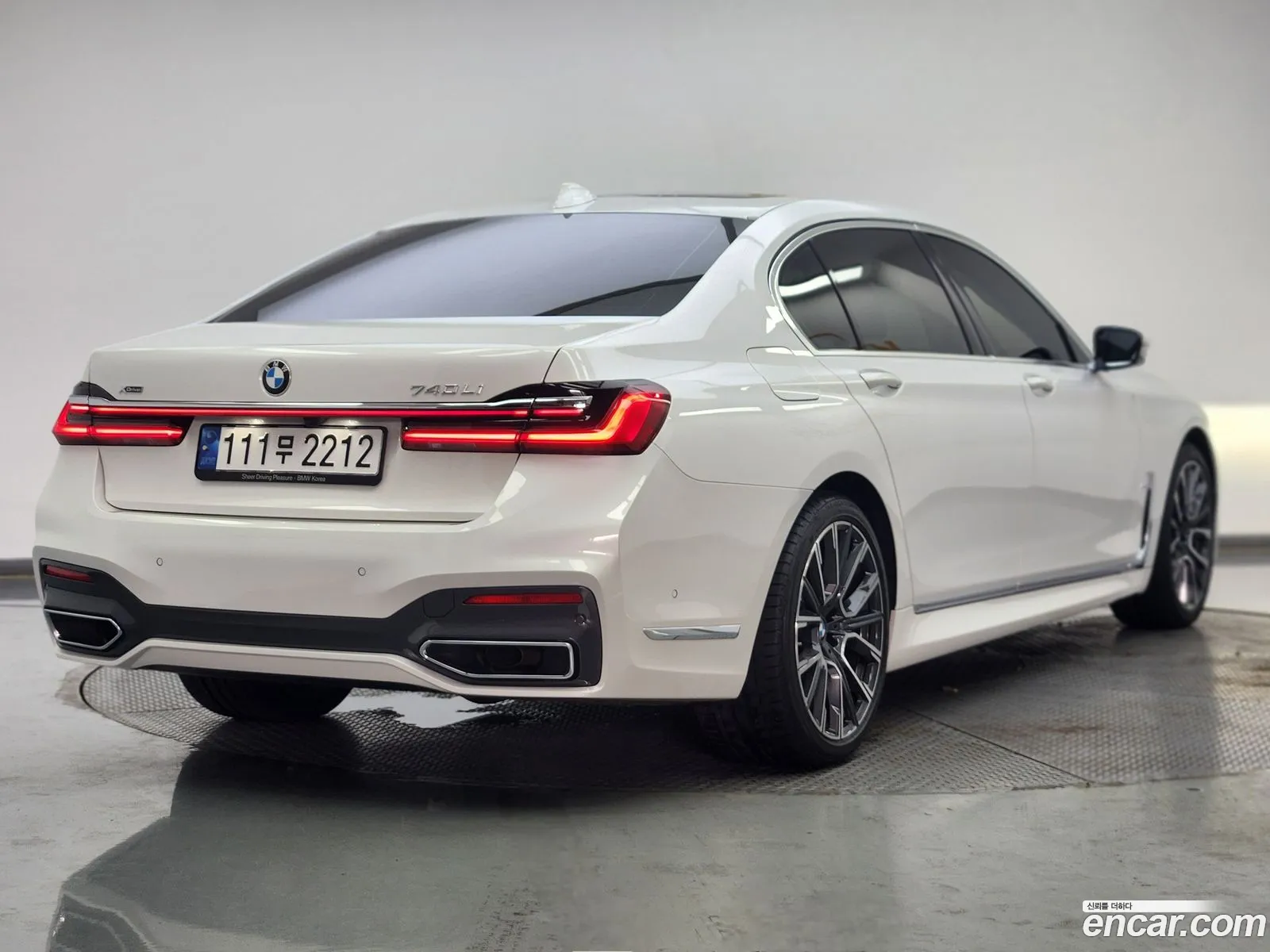 BMW 7 Series G11 740Li xDrive M Sports - фотография 8149360
