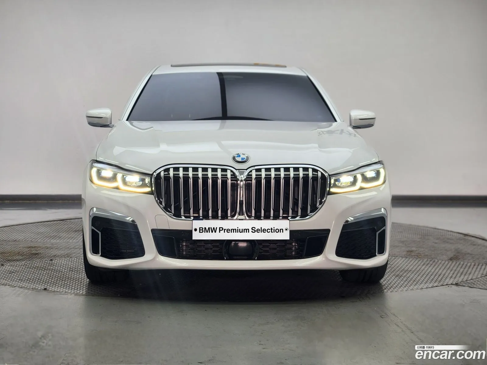 BMW 7 Series G11 740Li xDrive M Sports - фотография 8149361