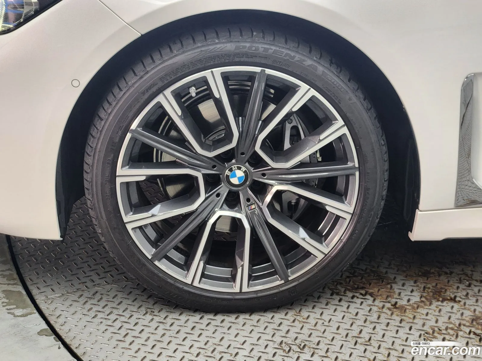 BMW 7 Series G11 740Li xDrive M Sports - фотография 8149363