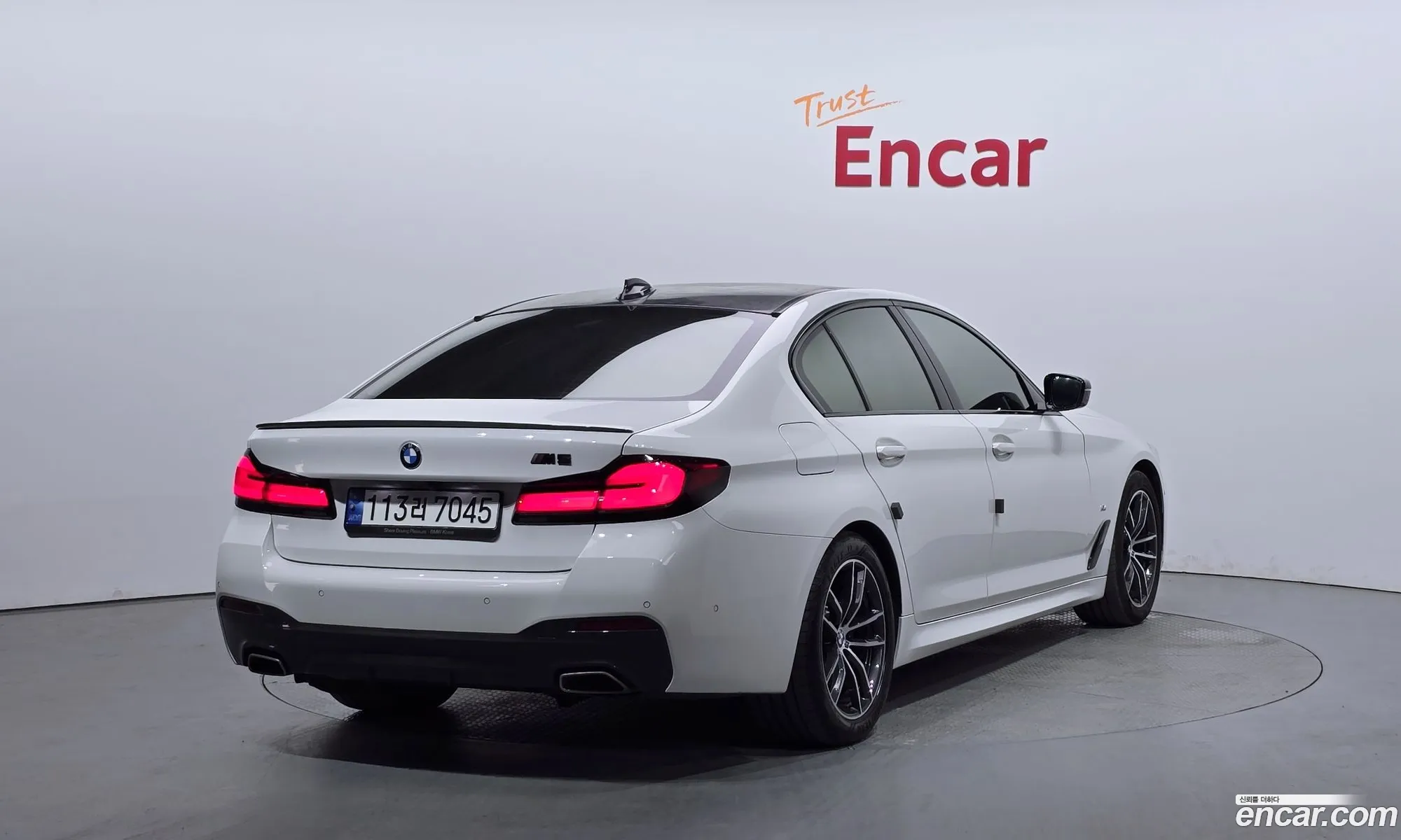 BMW 5 Series G30 523D ​​M Sports - фотография 7974583