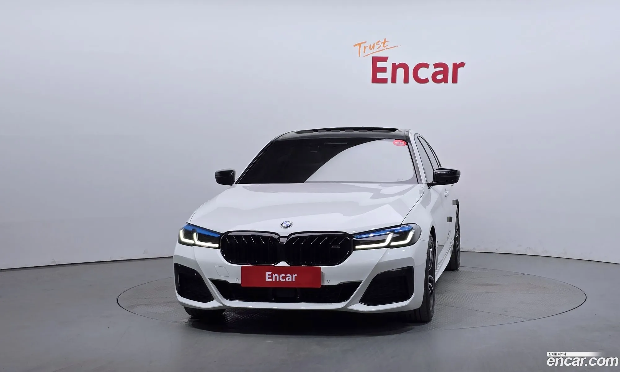 BMW 5 Series G30 523D ​​M Sports - фотография 7974584