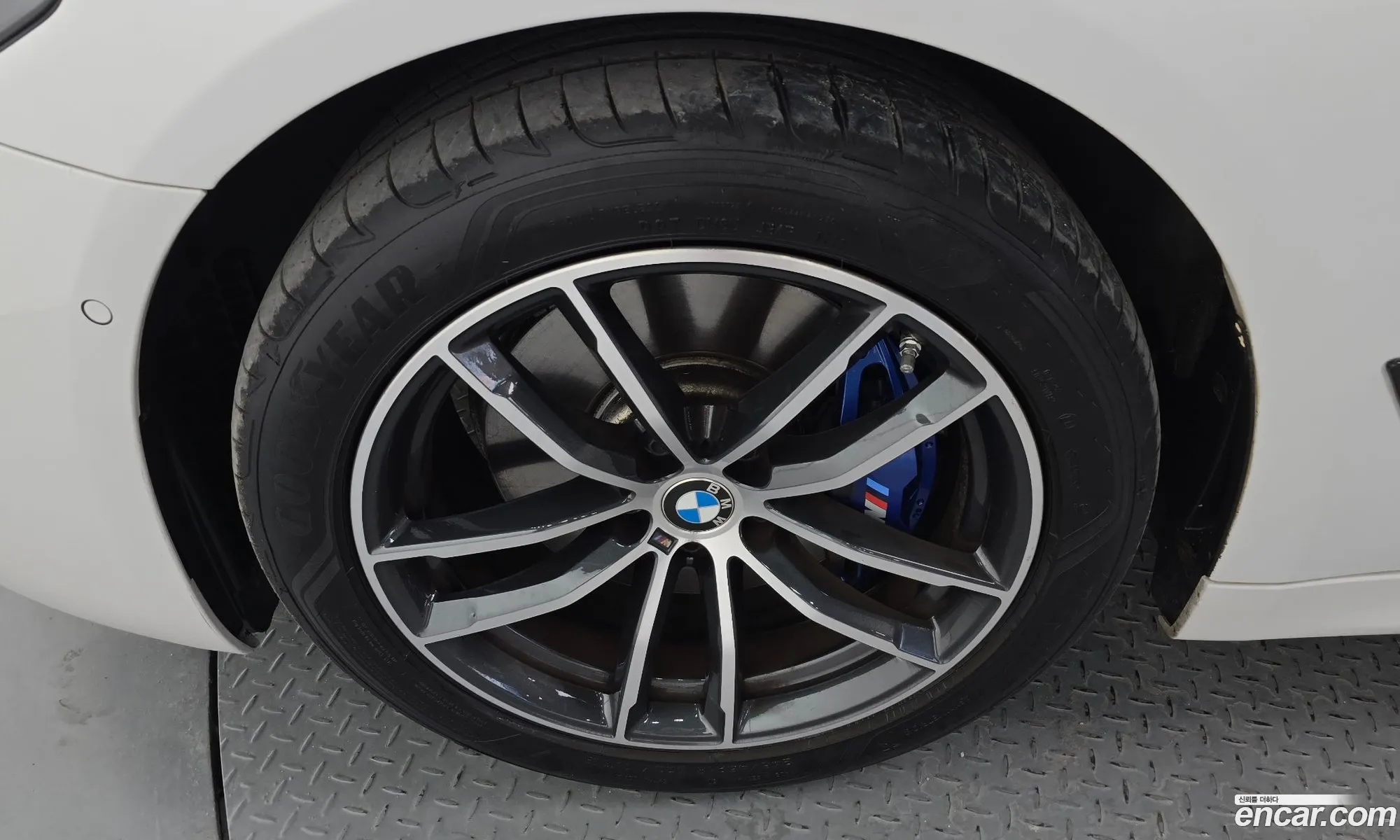 BMW 5 Series G30 523D ​​M Sports - фотография 7974586